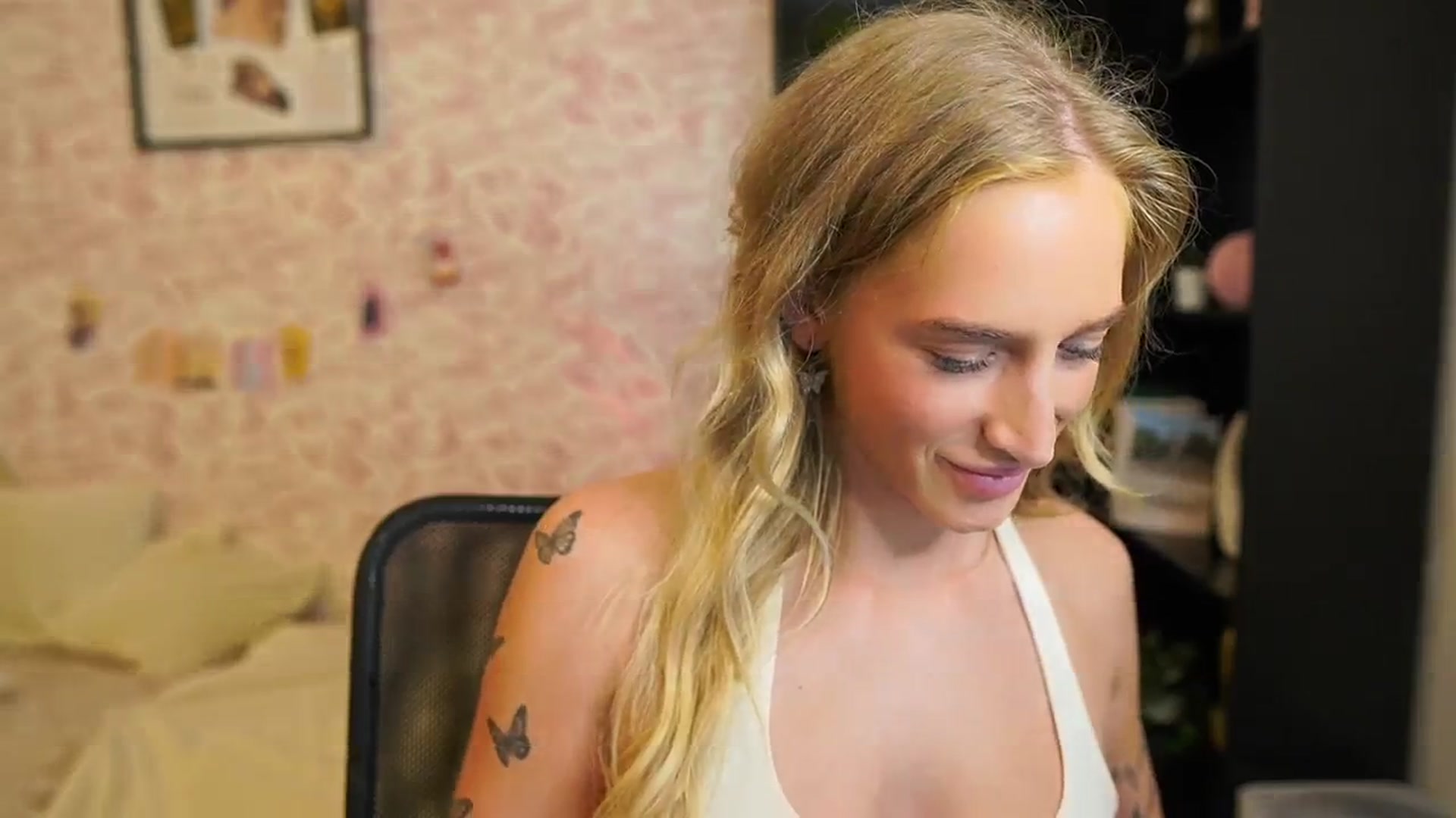 Gallery image thumbnail from NicoletteShea's myfreecams stream on, 07/17/2025, 14:35 image 19 of 20
