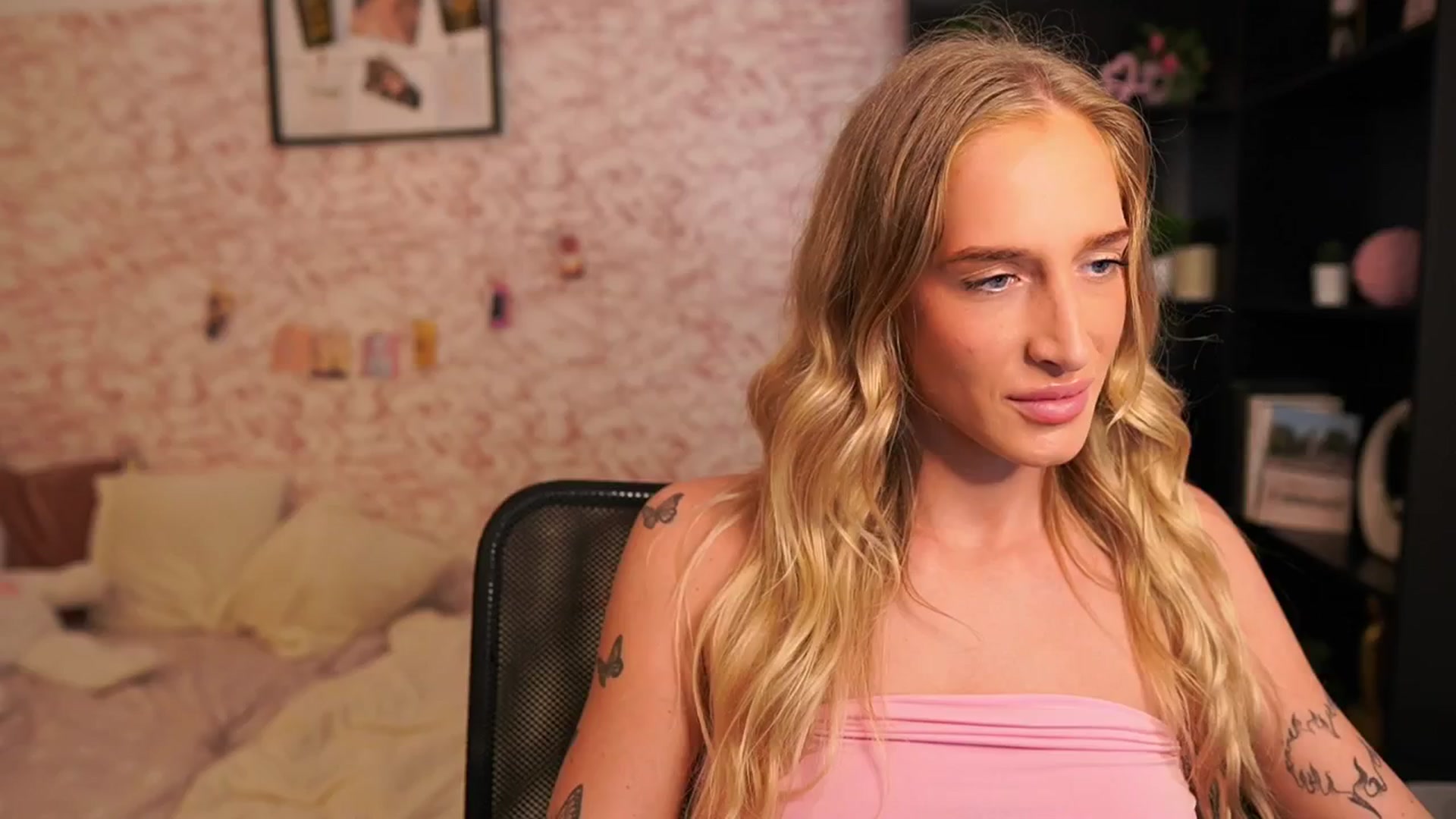 Gallery image thumbnail from NicoletteShea's myfreecams stream on, 07/19/2025, 15:55 image 1 of 20