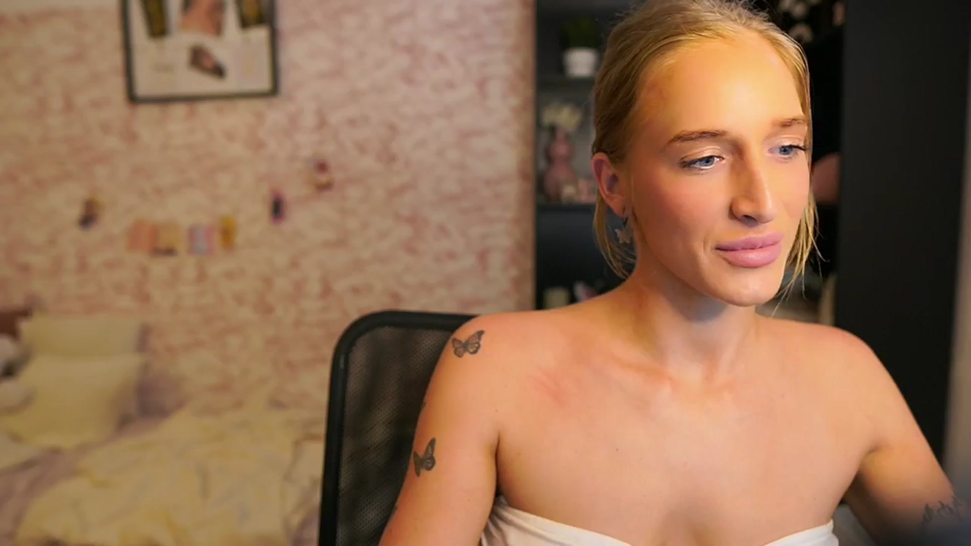 Gallery image thumbnail from NicoletteShea's myfreecams stream on, 07/31/2025, 17:53 image 14 of 20