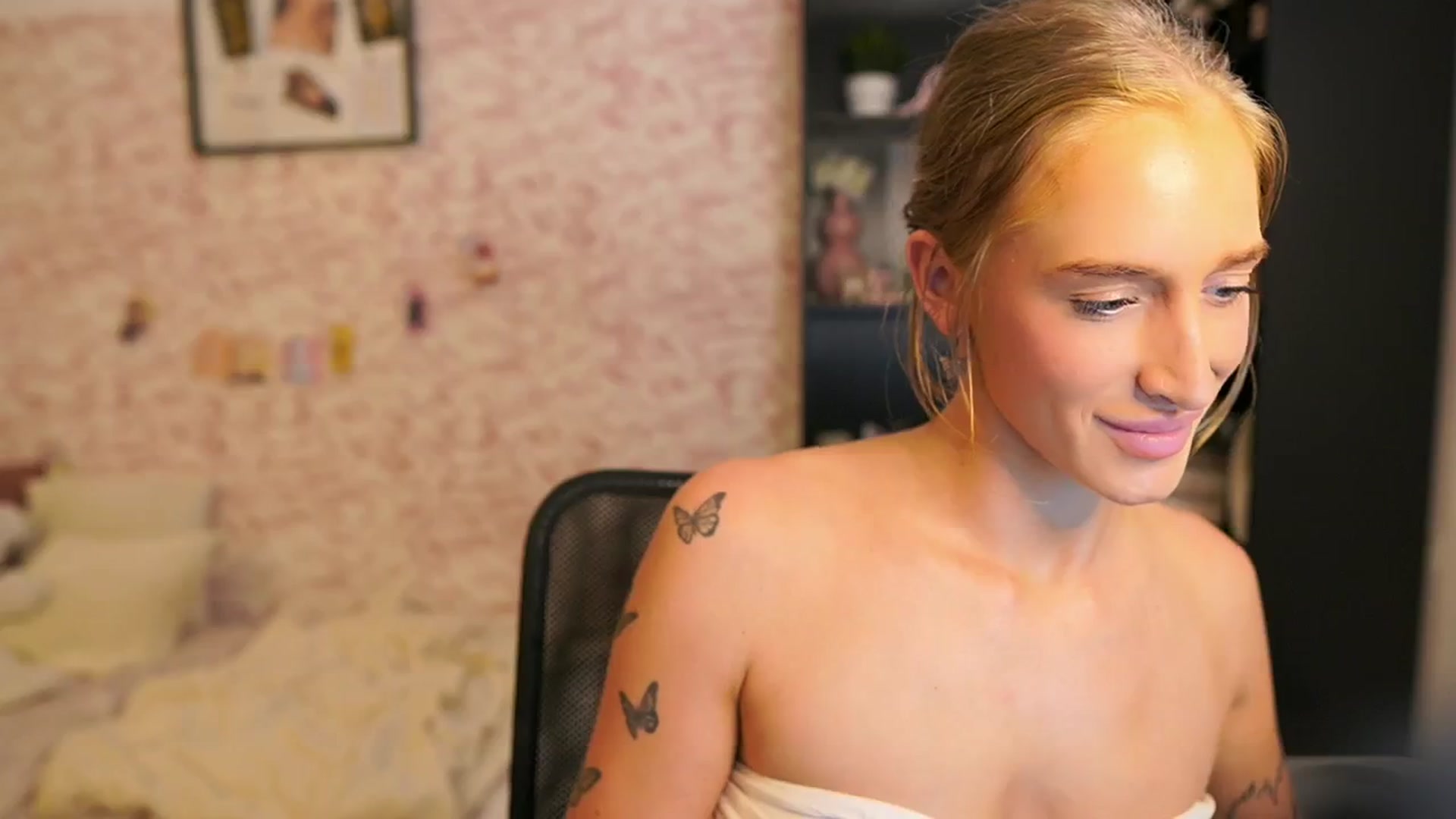 Gallery image thumbnail from NicoletteShea's myfreecams stream on, 07/31/2025, 17:53 image 9 of 20