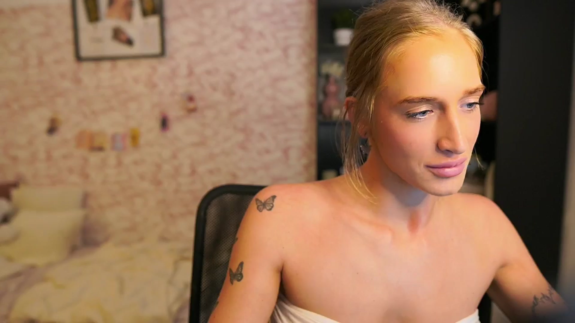 Gallery image thumbnail from NicoletteShea's myfreecams stream on, 07/31/2025, 17:53 image 15 of 20