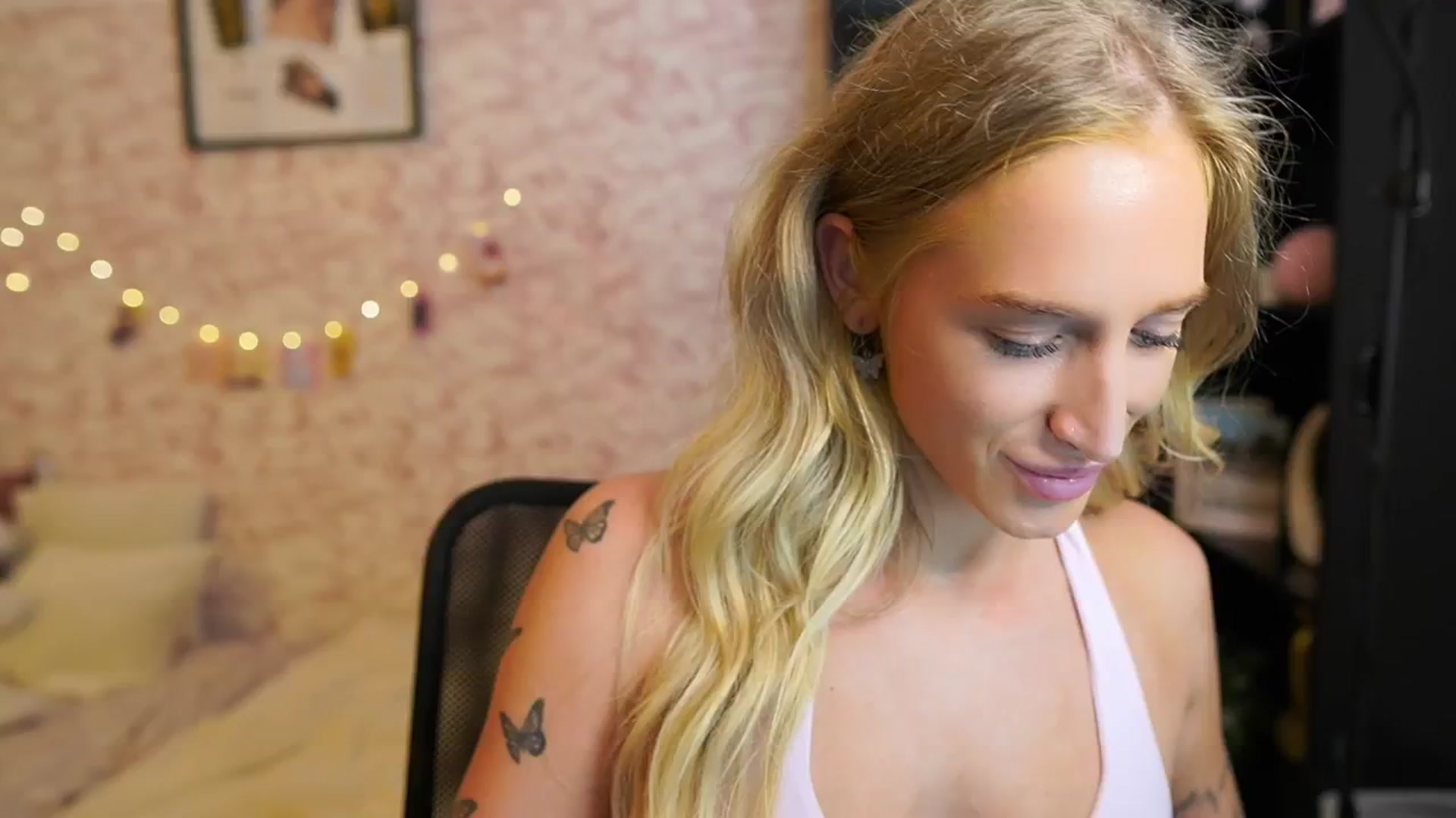 Gallery image thumbnail from NicoletteShea's myfreecams stream on, 08/03/2025, 15:44 image 15 of 20