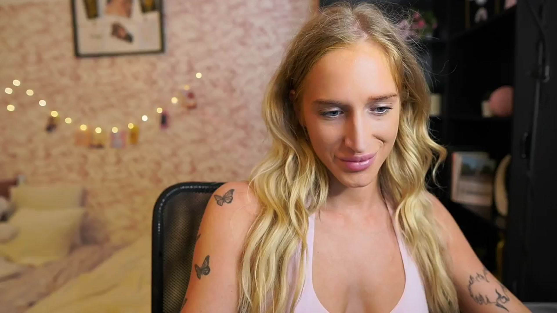 Gallery image thumbnail from NicoletteShea's myfreecams stream on, 08/03/2025, 16:04 image 9 of 20