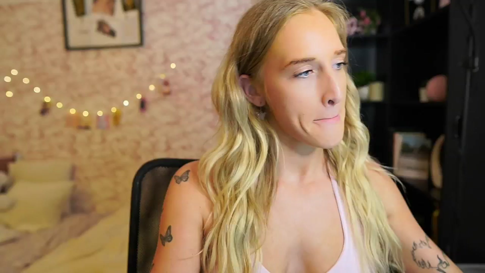 Gallery image thumbnail from NicoletteShea's myfreecams stream on, 08/03/2025, 16:04 image 15 of 20
