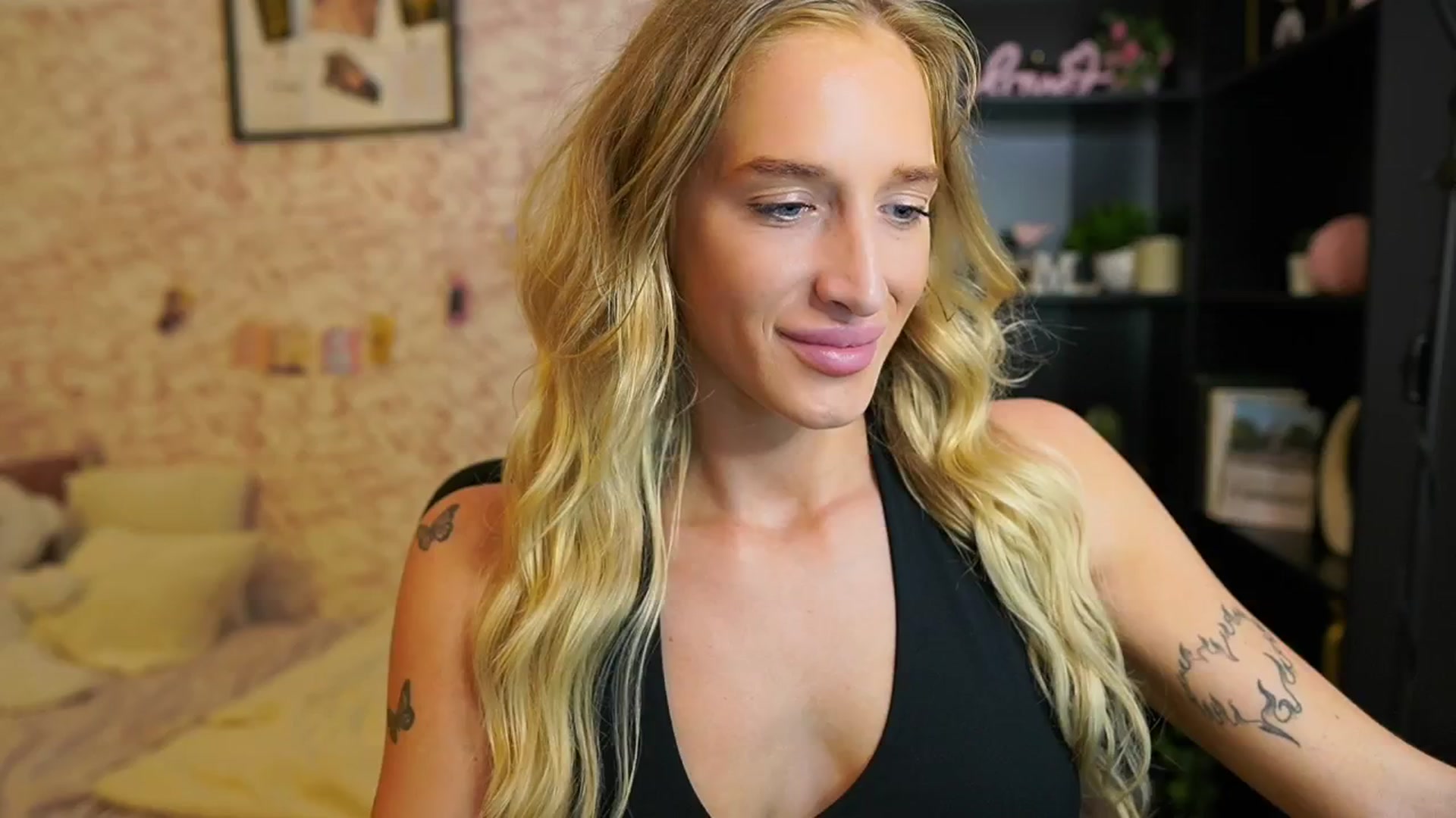 Gallery image thumbnail from NicoletteShea's myfreecams stream on, 08/04/2025, 09:42 image 17 of 20