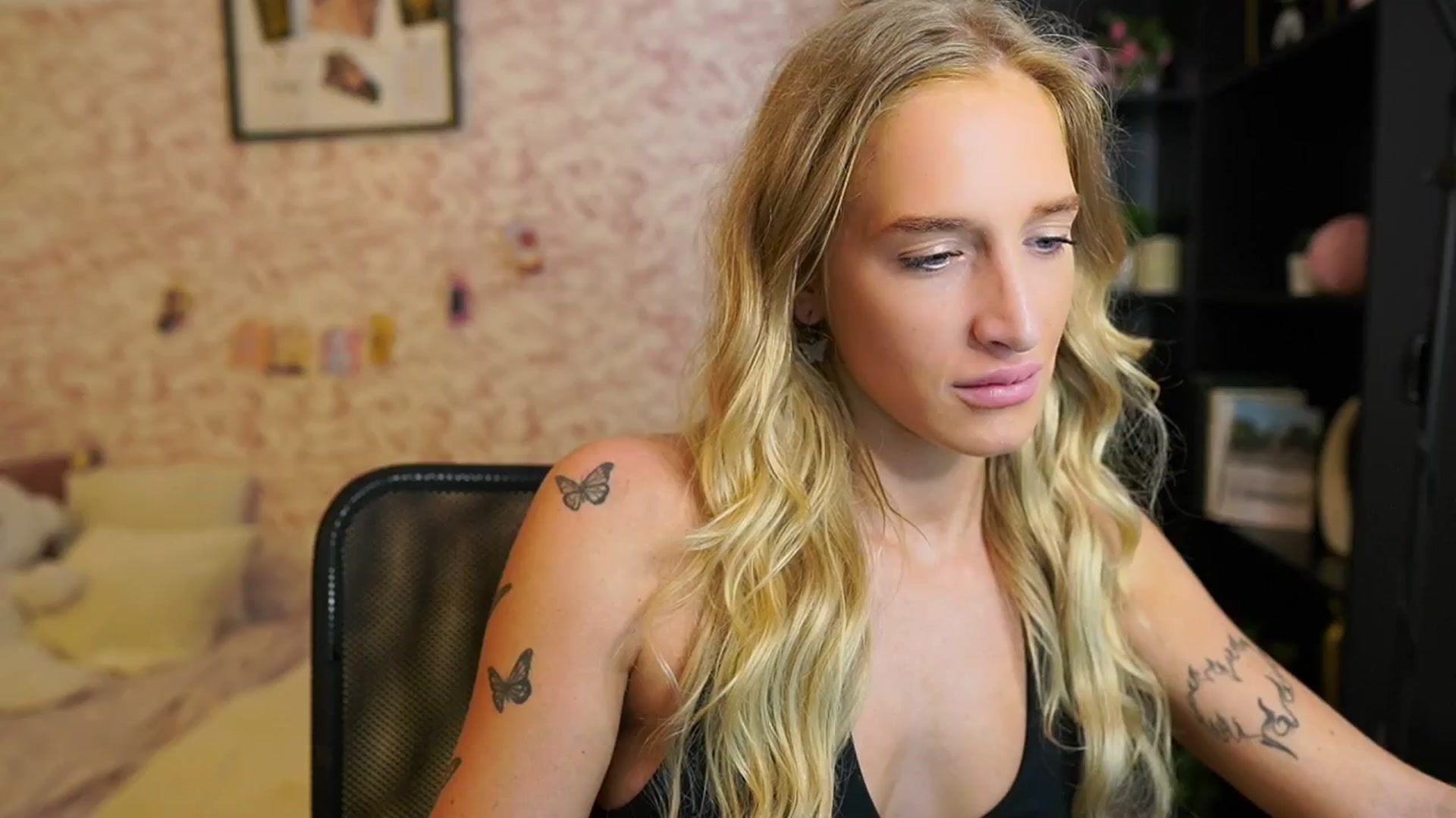 Gallery image thumbnail from NicoletteShea's myfreecams stream on, 08/04/2025, 09:42 image 8 of 20