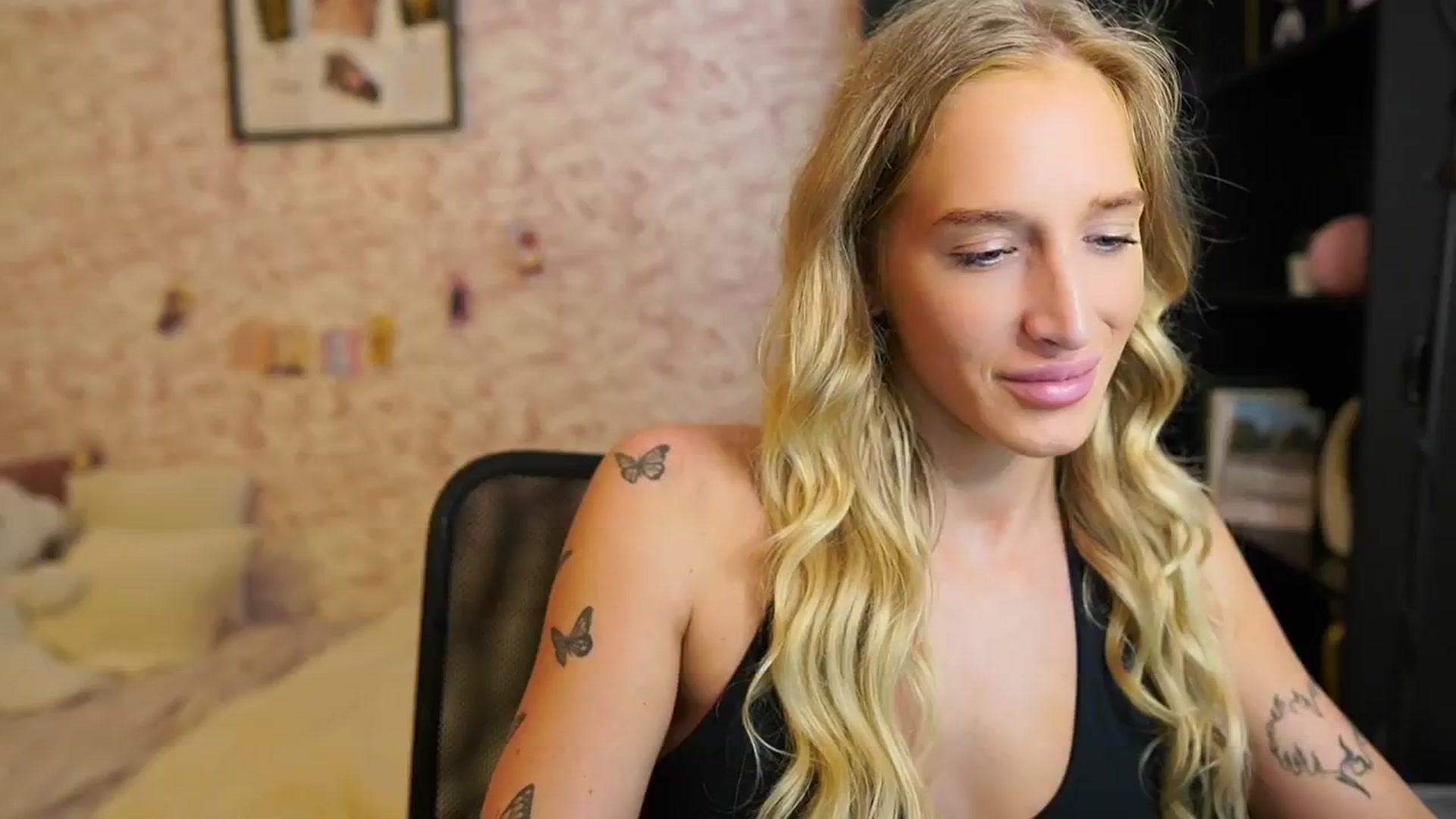 Gallery image thumbnail from NicoletteShea's myfreecams stream on, 08/04/2025, 09:42 image 3 of 20