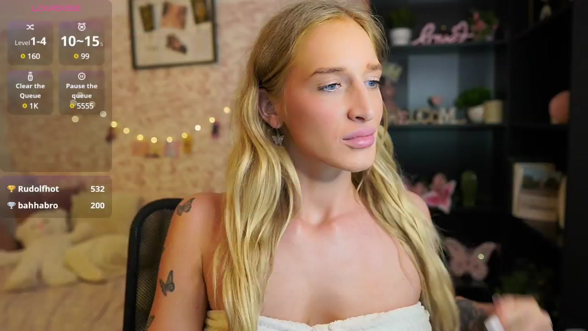 Gallery image thumbnail from NicoletteShea's myfreecams stream on, 08/09/2025, 15:54 image 8 of 20