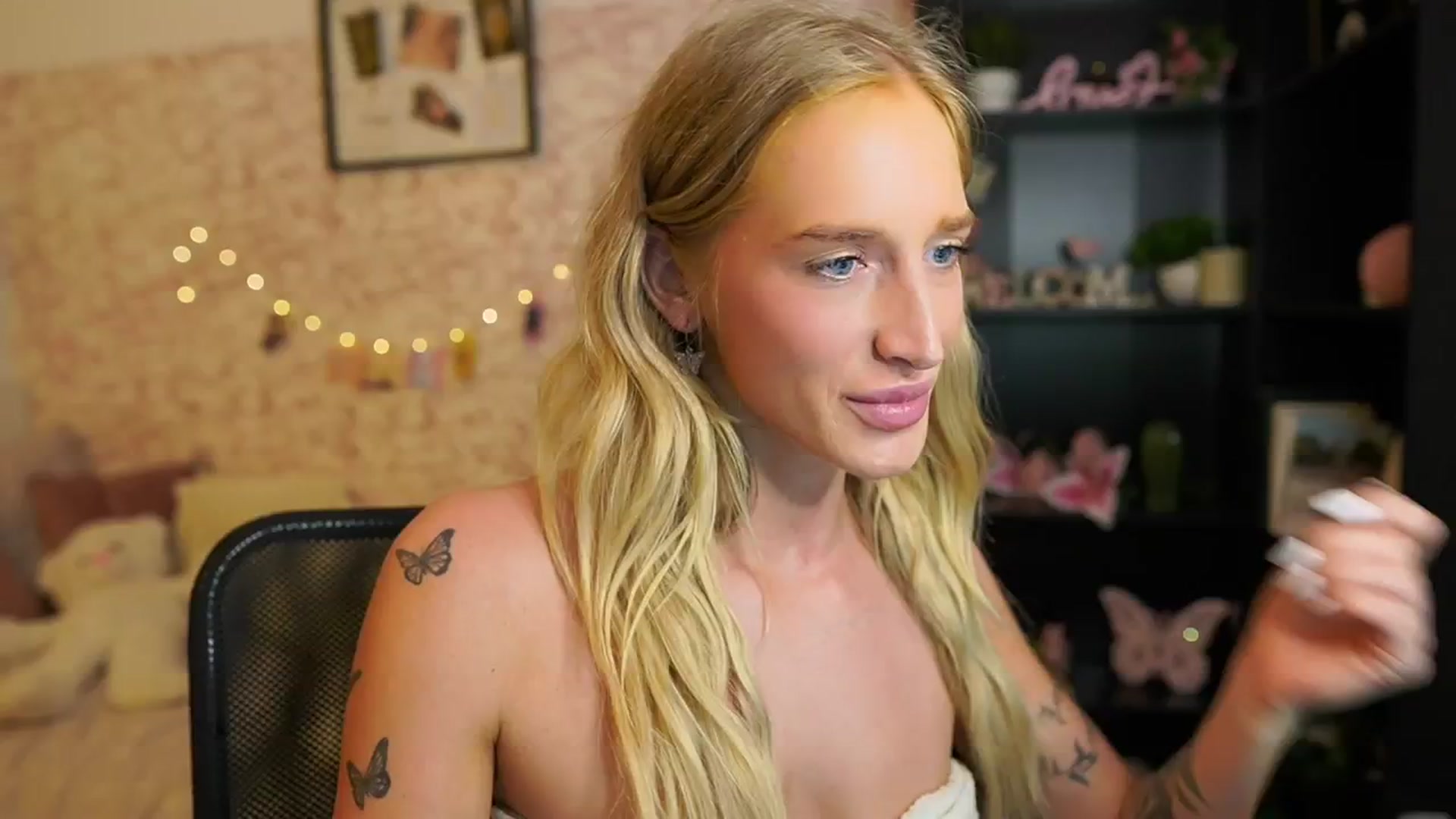 Gallery image thumbnail from NicoletteShea's myfreecams stream on, 08/09/2025, 16:59 image 1 of 20