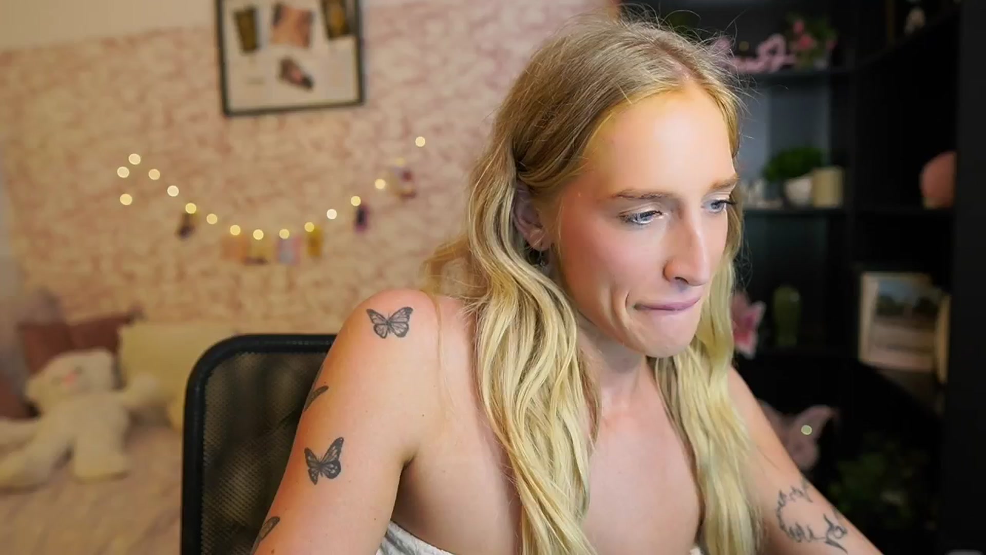 Gallery image thumbnail from NicoletteShea's myfreecams stream on, 08/09/2025, 16:59 image 4 of 20