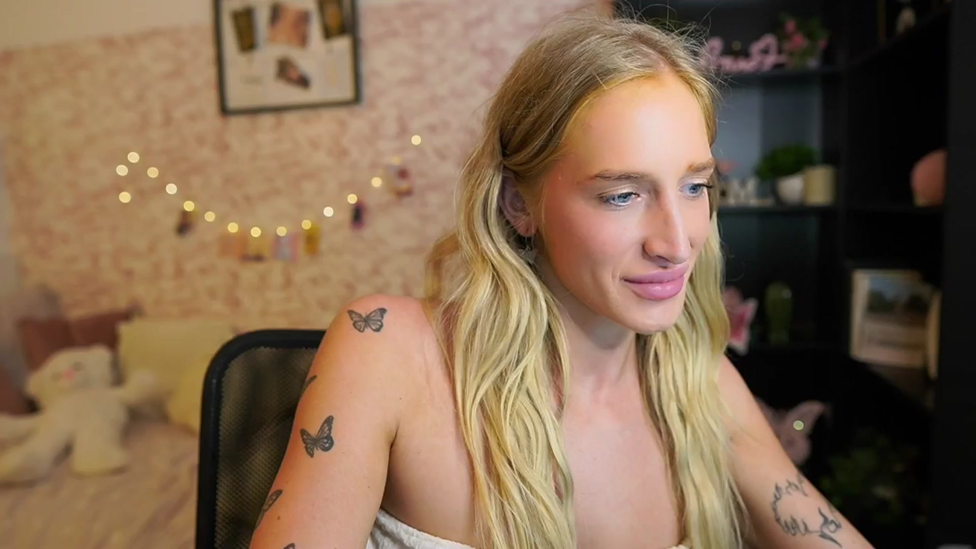 Gallery image thumbnail from NicoletteShea's myfreecams stream on, 08/09/2025, 16:59 image 3 of 20