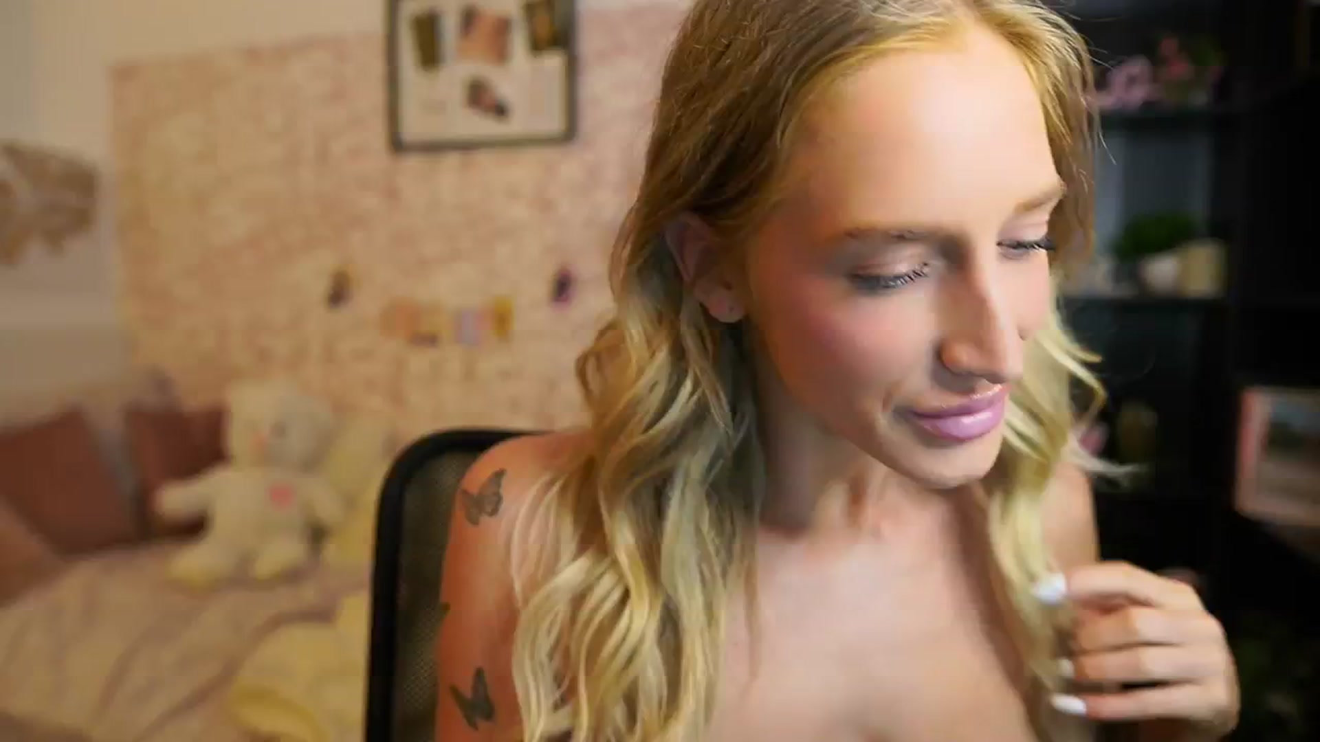 Gallery image thumbnail from NicoletteShea's myfreecams stream on, 08/13/2025, 14:34 image 13 of 20