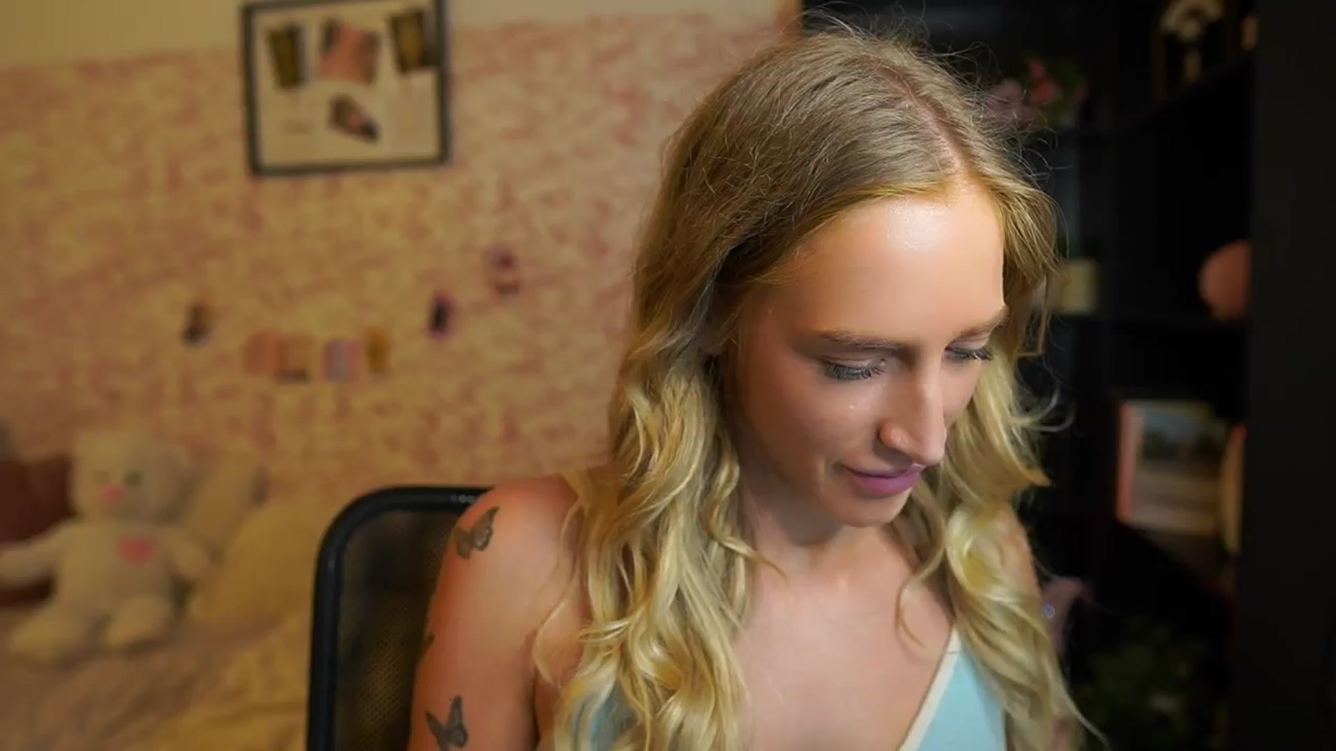 Gallery image thumbnail from NicoletteShea's myfreecams stream on, 08/14/2025, 10:22 image 17 of 20