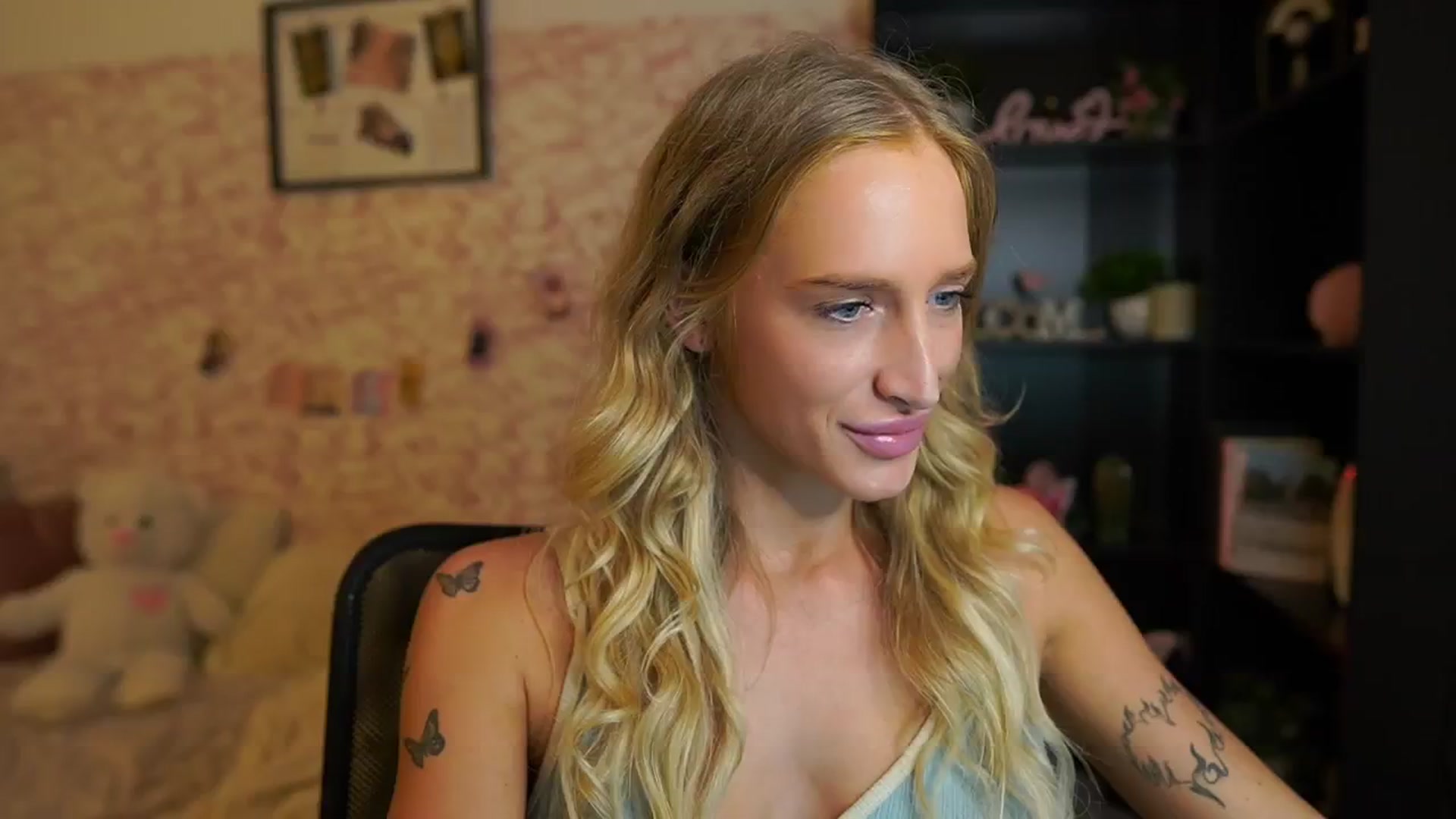 Gallery image thumbnail from NicoletteShea's myfreecams stream on, 08/14/2025, 11:54 image 12 of 20