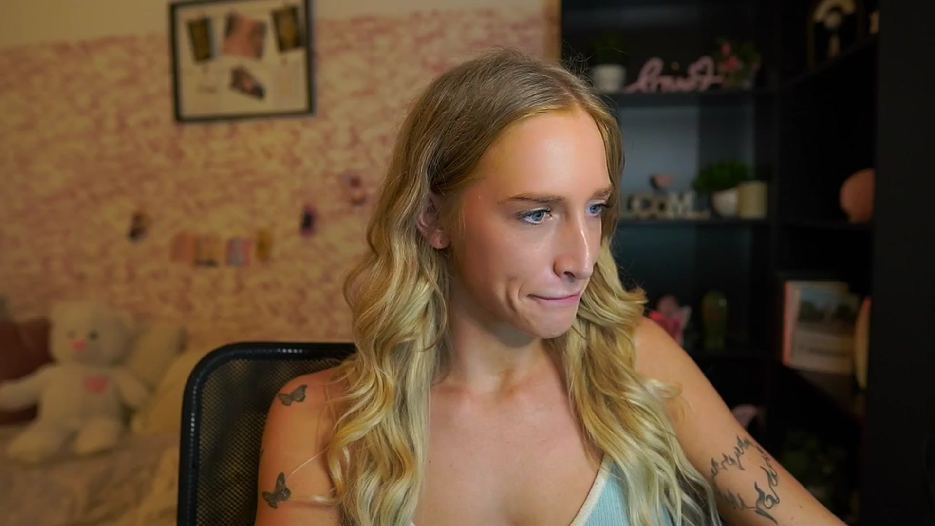 Gallery image thumbnail from NicoletteShea's myfreecams stream on, 08/14/2025, 11:54 image 20 of 20