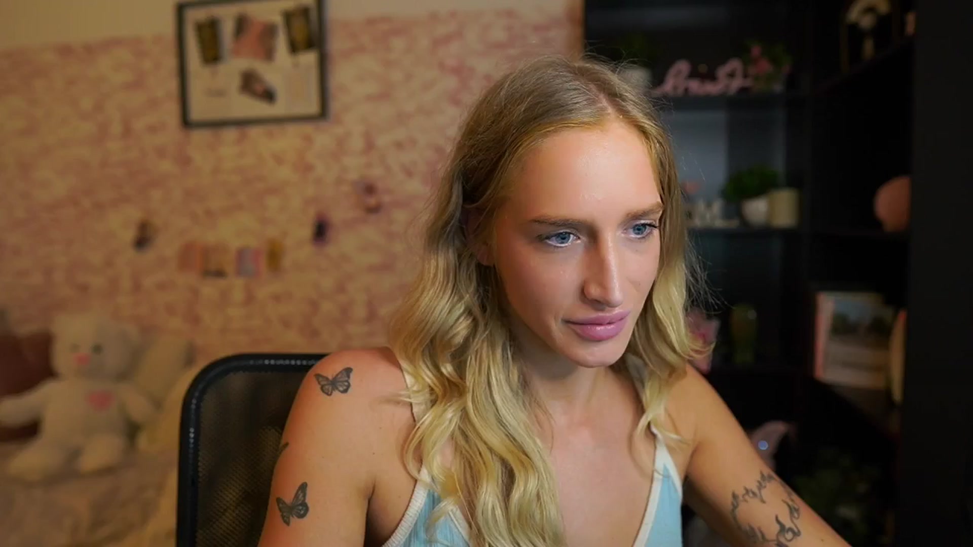 Gallery image thumbnail from NicoletteShea's myfreecams stream on, 08/14/2025, 13:24 image 5 of 20