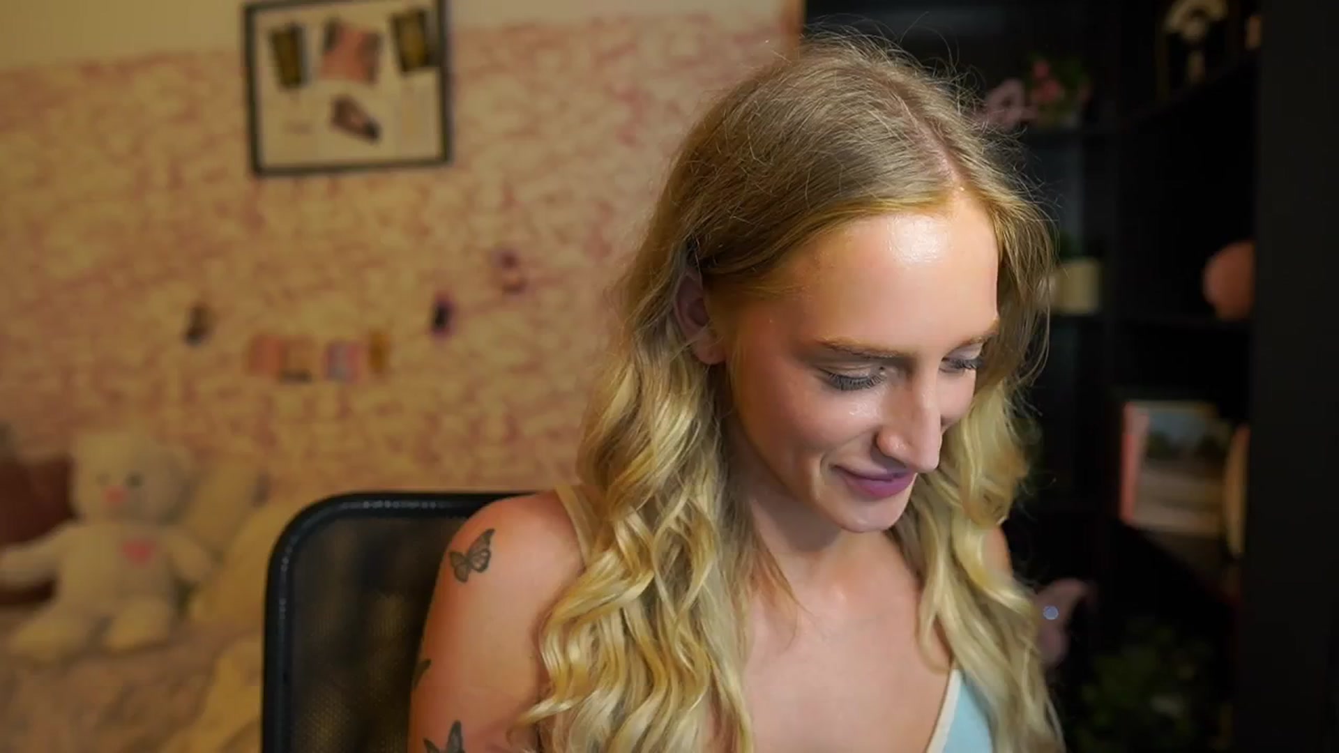Gallery image thumbnail from NicoletteShea's myfreecams stream on, 08/14/2025, 17:23 image 3 of 20