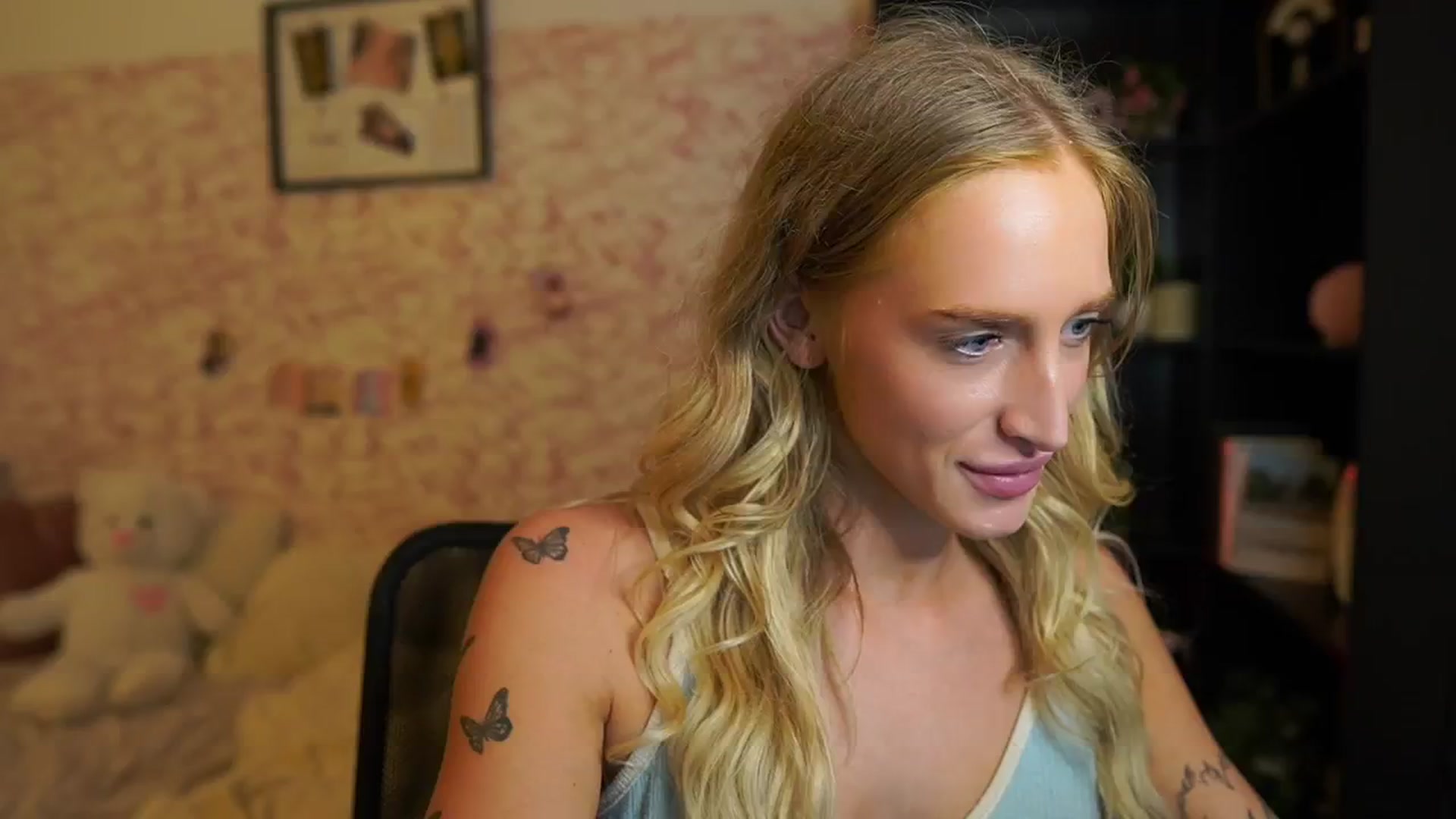 Gallery image thumbnail from NicoletteShea's myfreecams stream on, 08/14/2025, 17:23 image 8 of 20