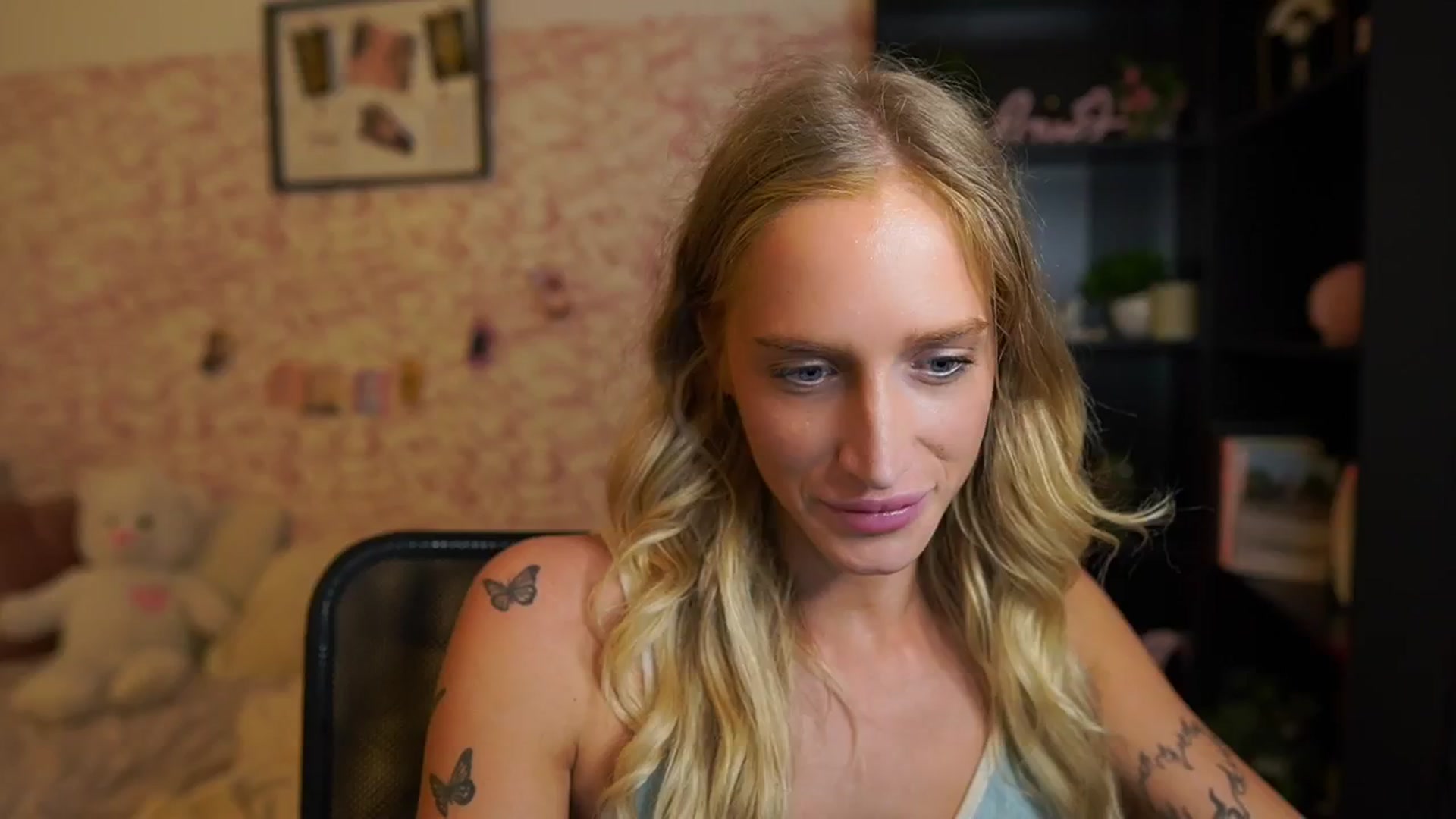 Gallery image thumbnail from NicoletteShea's myfreecams stream on, 08/14/2025, 17:23 image 10 of 20