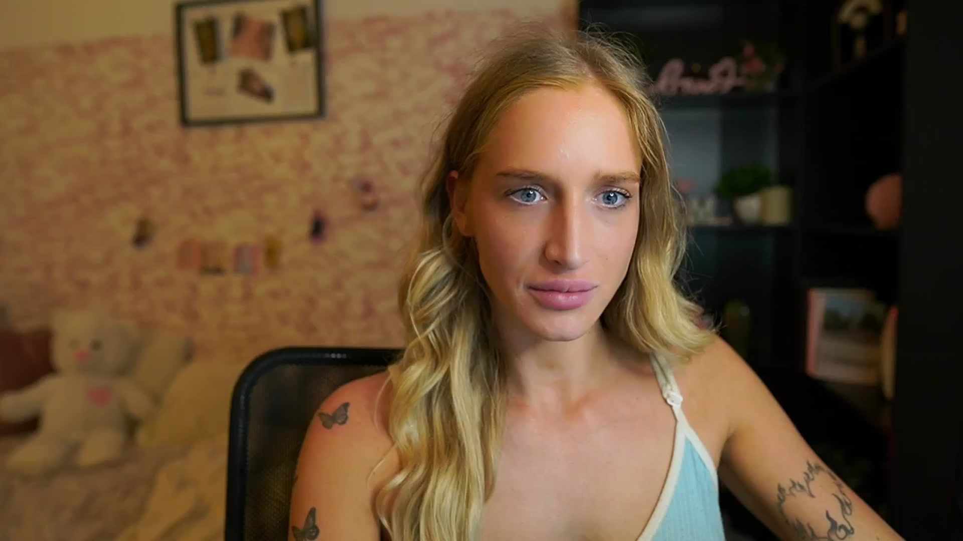 Gallery image thumbnail from NicoletteShea's myfreecams stream on, 08/14/2025, 17:23 image 6 of 20