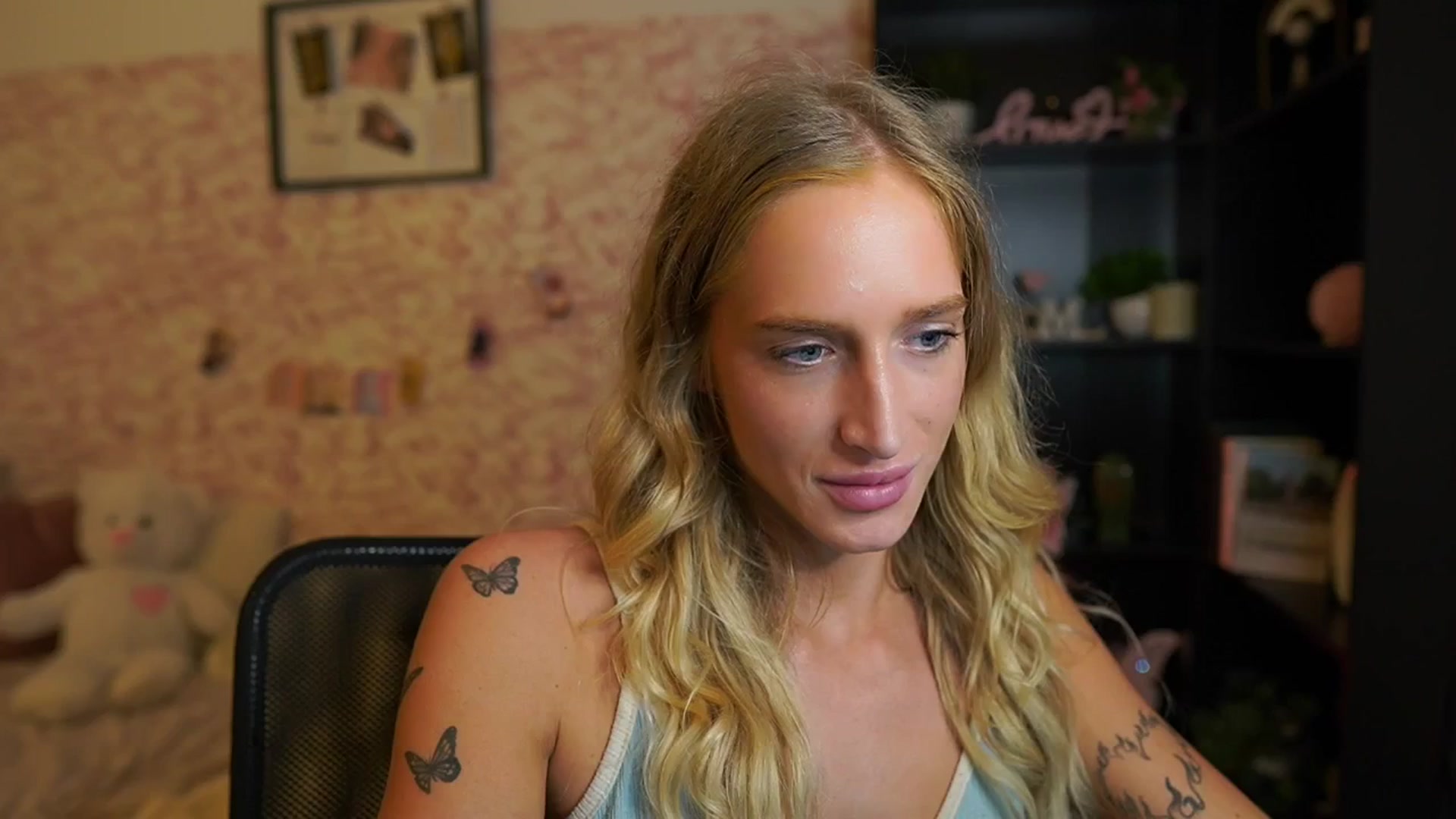 Gallery image thumbnail from NicoletteShea's myfreecams stream on, 08/14/2025, 17:23 image 16 of 20