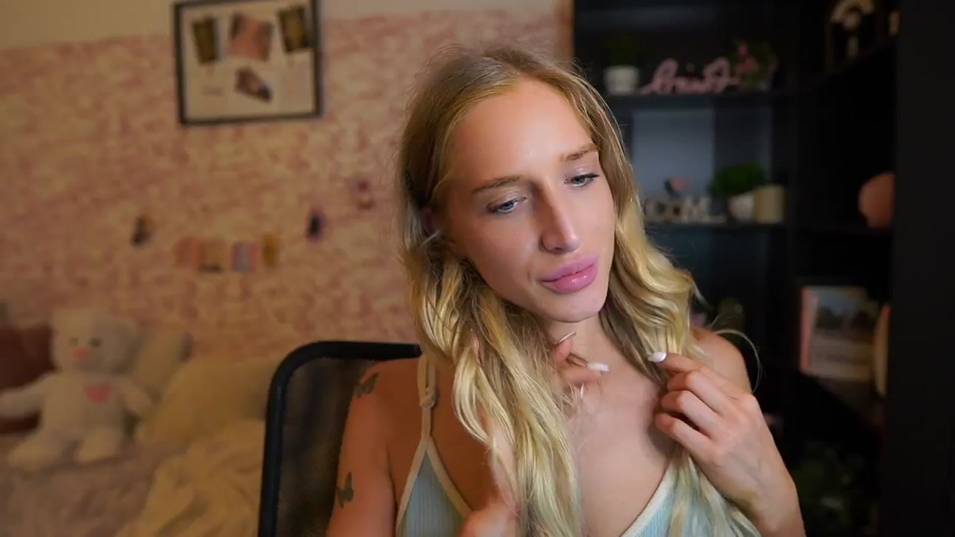 Gallery image thumbnail from NicoletteShea's myfreecams stream on, 08/14/2025, 17:23 image 5 of 20