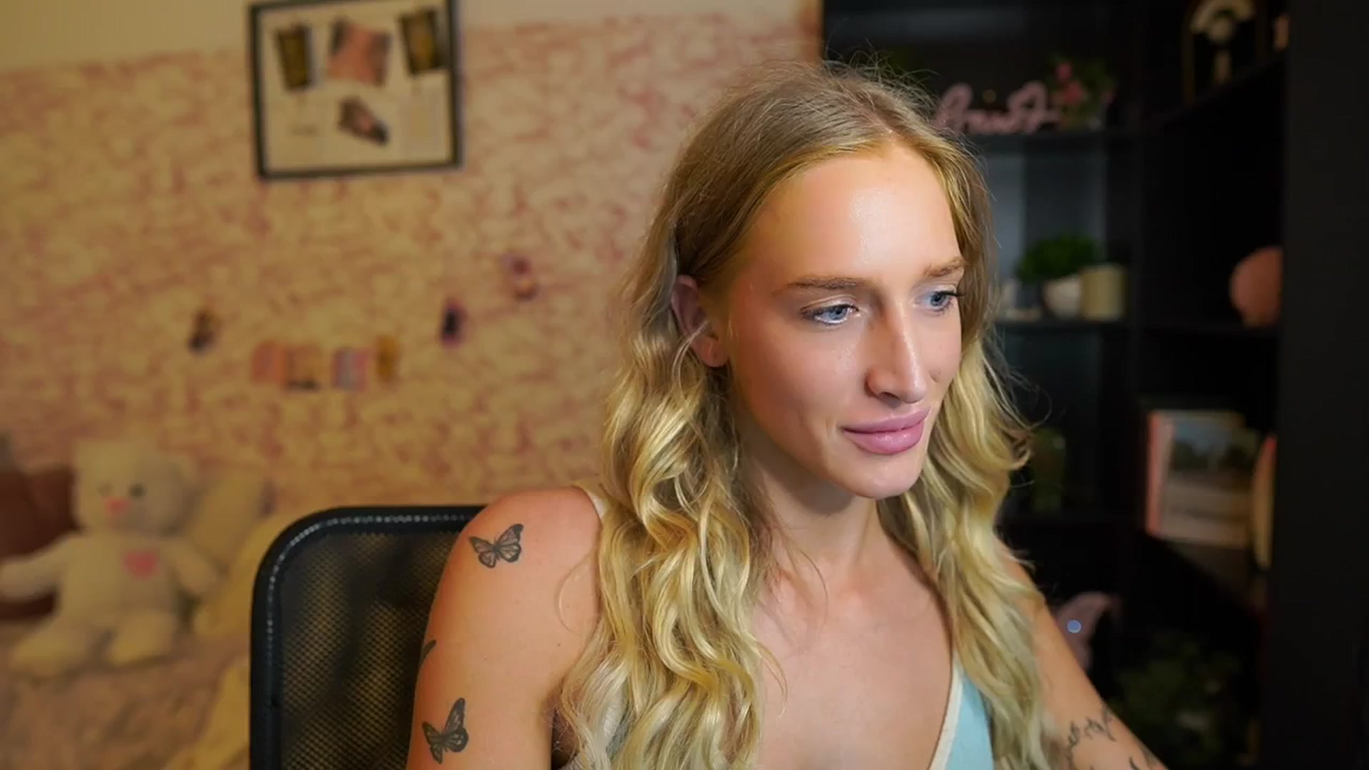 Gallery image thumbnail from NicoletteShea's myfreecams stream on, 08/14/2025, 17:23 image 2 of 20
