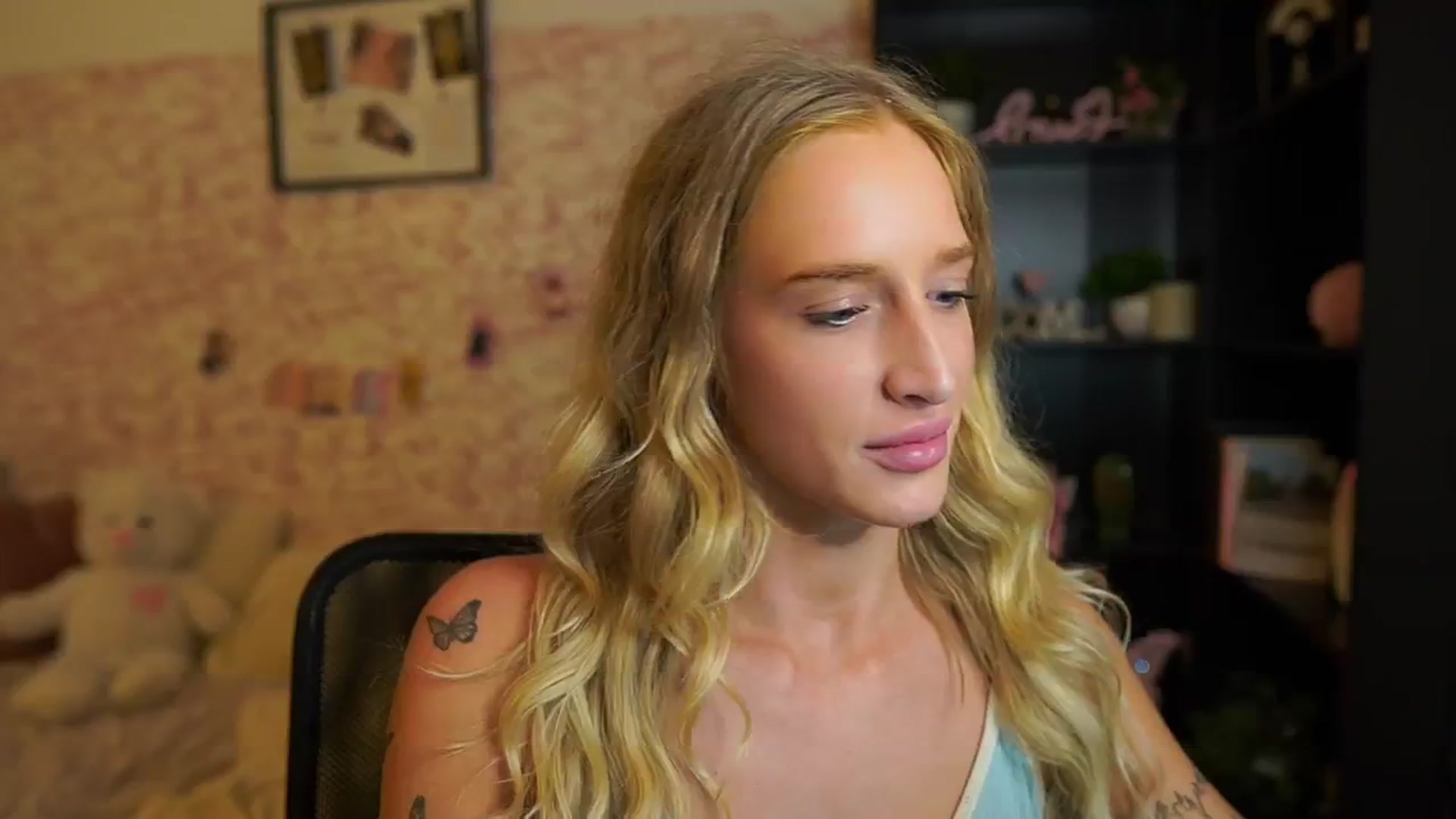 Gallery image thumbnail from NicoletteShea's myfreecams stream on, 08/14/2025, 17:23 image 13 of 20