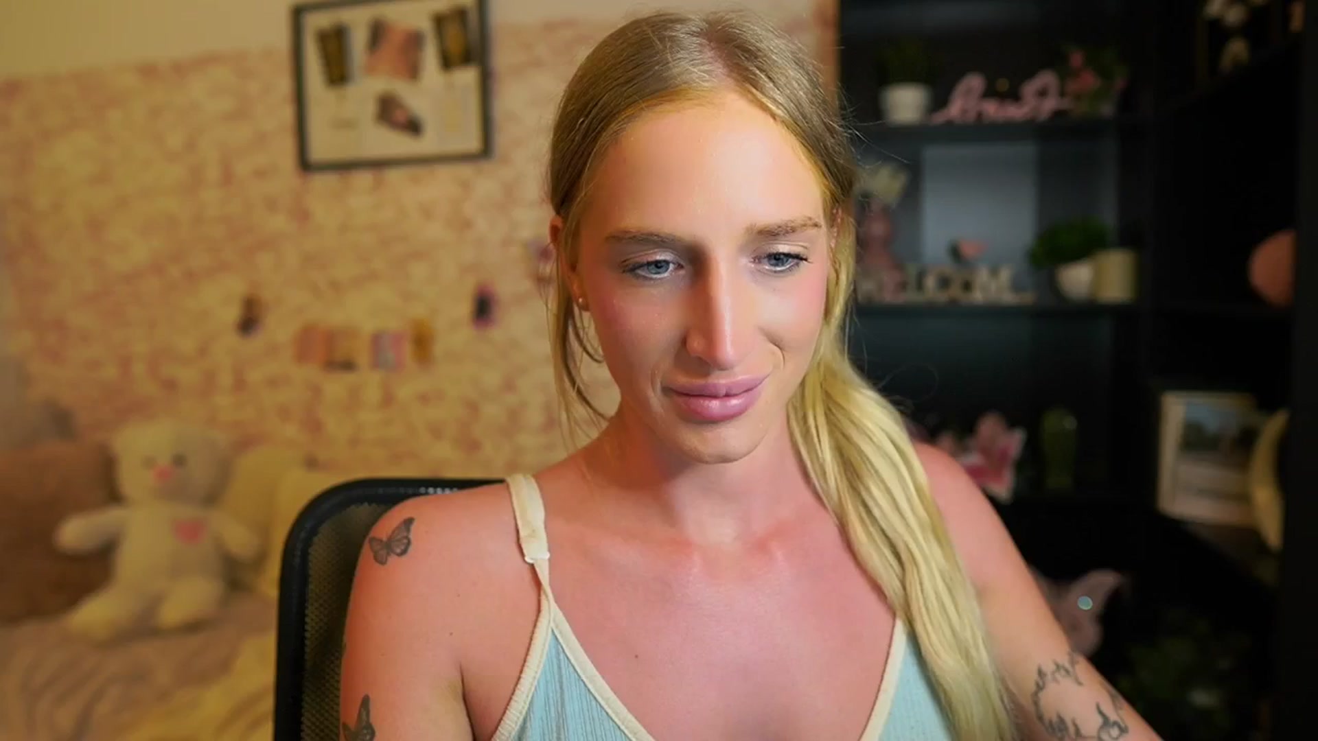 Gallery image thumbnail from NicoletteShea's myfreecams stream on, 08/20/2025, 17:58 image 15 of 20