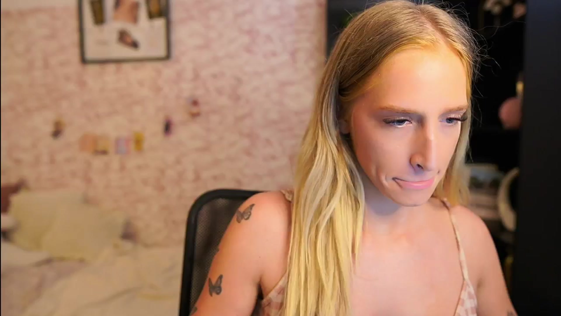 Gallery image thumbnail from NicoletteShea's myfreecams stream on, 08/27/2025, 17:51 image 6 of 20
