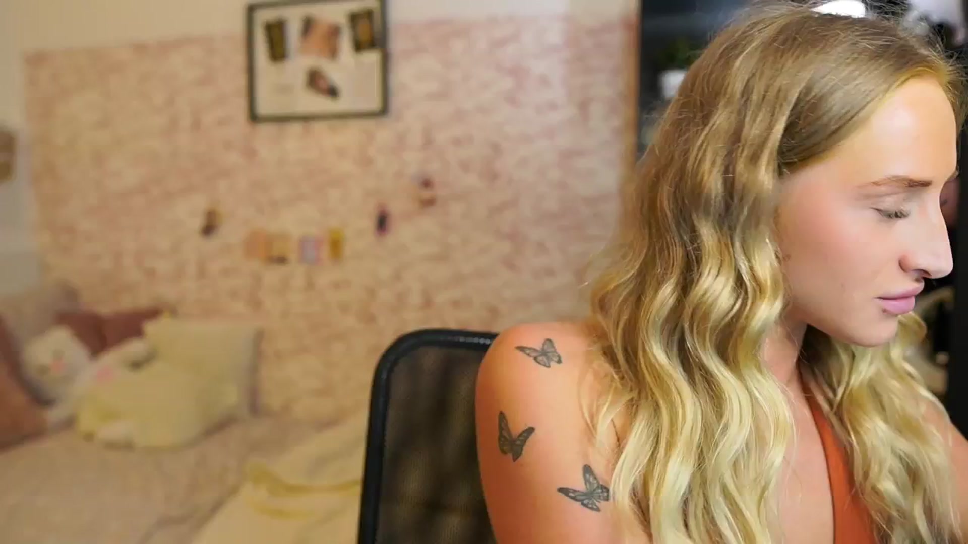Gallery image thumbnail from NicoletteShea's myfreecams stream on, 09/22/2025, 17:22 image 15 of 20