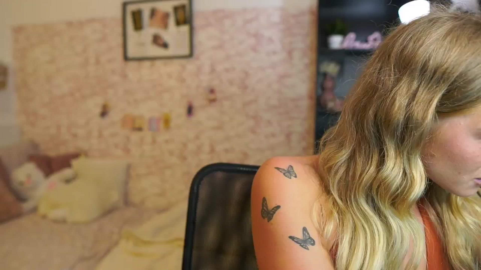 Gallery image thumbnail from NicoletteShea's myfreecams stream on, 09/22/2025, 17:22 image 14 of 20