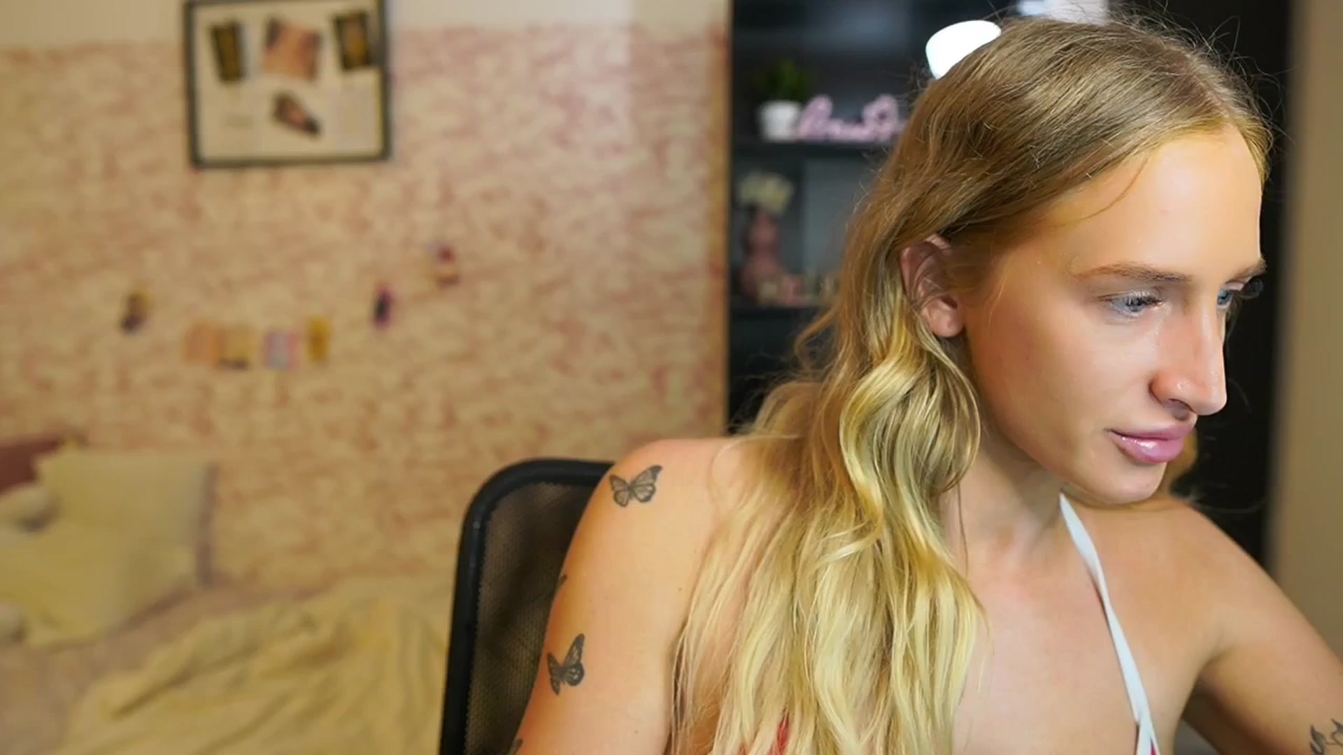 Gallery image thumbnail from NicoletteShea's myfreecams stream on, 09/26/2025, 09:28 image 10 of 20