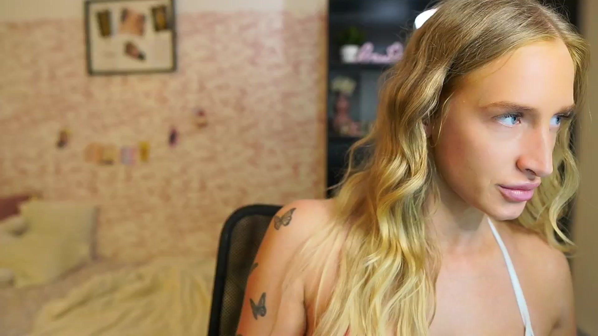 Gallery image thumbnail from NicoletteShea's myfreecams stream on, 09/26/2025, 09:28 image 14 of 20