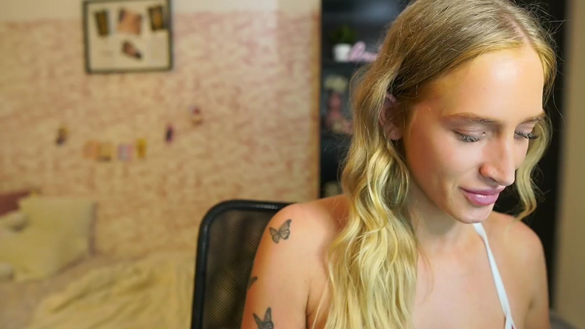 Gallery image thumbnail from NicoletteShea's myfreecams stream on, 09/26/2025, 11:48 image 3 of 20