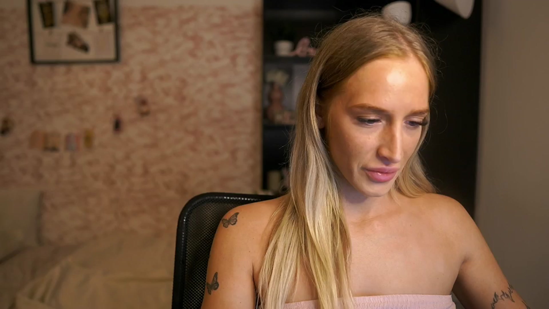 Gallery image thumbnail from NicoletteShea's myfreecams stream on, 09/29/2025, 15:40 image 1 of 20