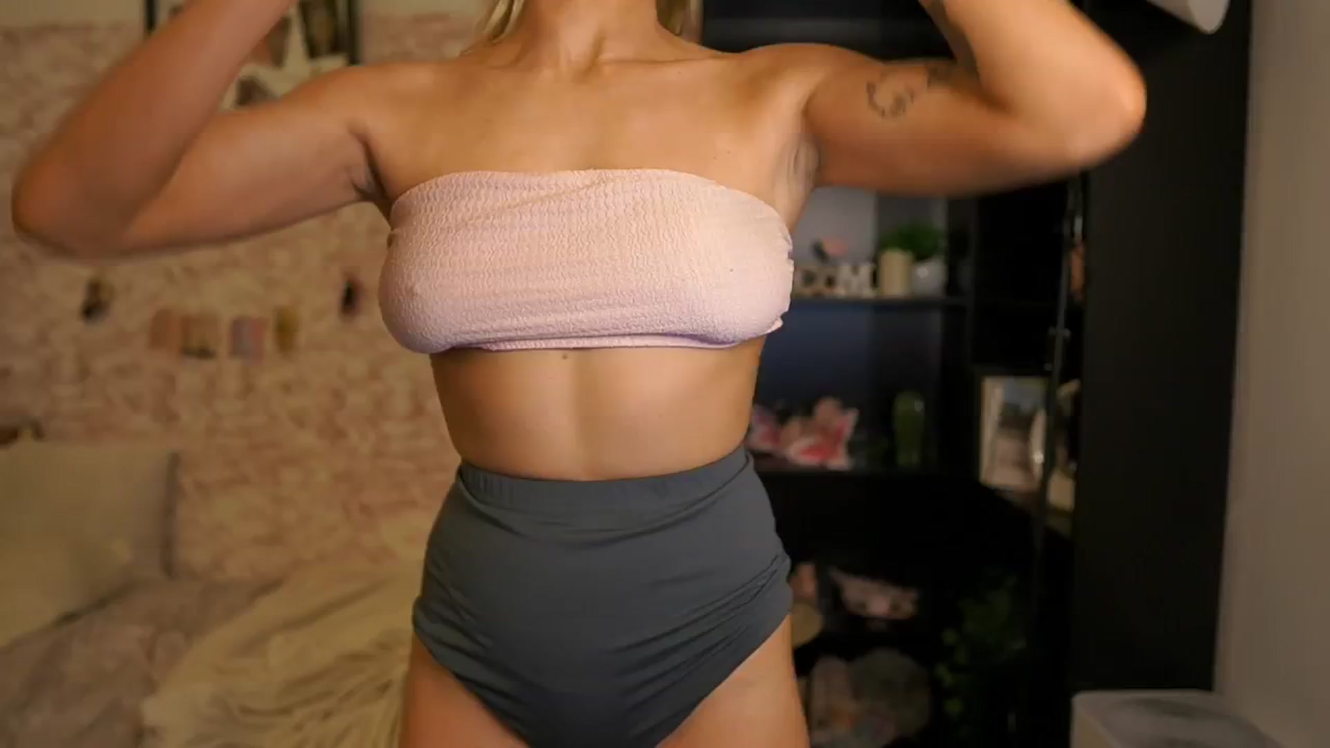 Gallery image thumbnail from NicoletteShea's myfreecams stream on, 09/29/2025, 18:02 image 6 of 20