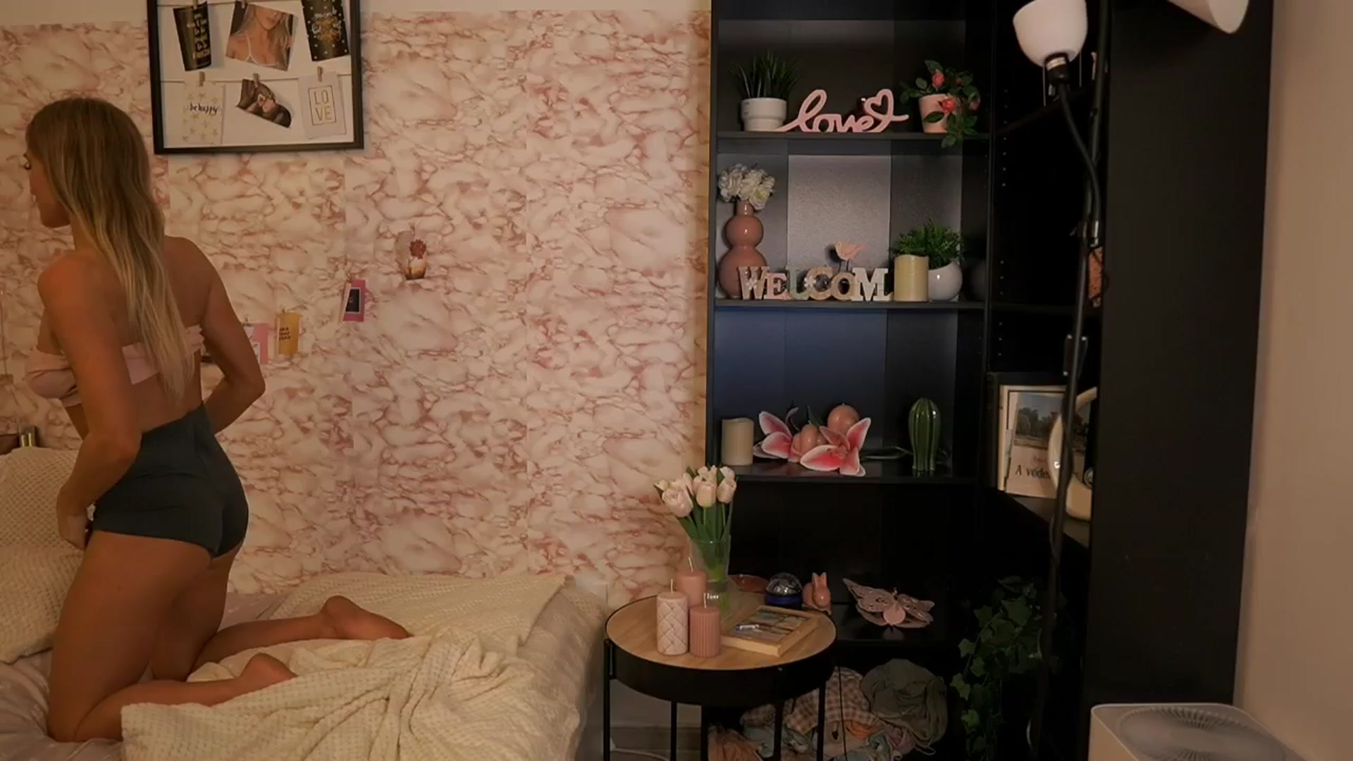 Gallery image thumbnail from NicoletteShea's myfreecams stream on, 09/29/2025, 18:02 image 16 of 20