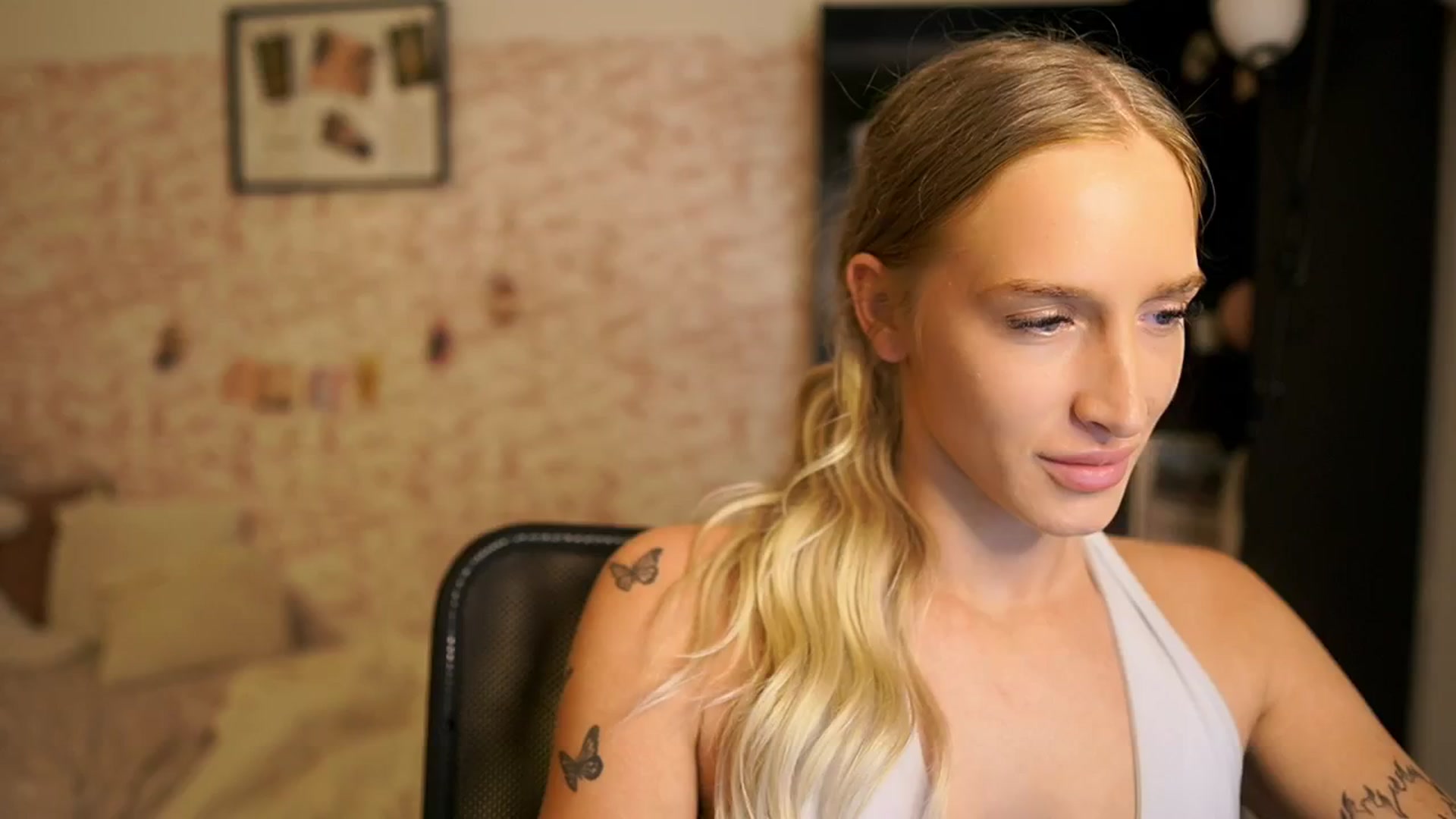 Gallery image thumbnail from NicoletteShea's myfreecams stream on, 10/08/2025, 12:17 image 11 of 20