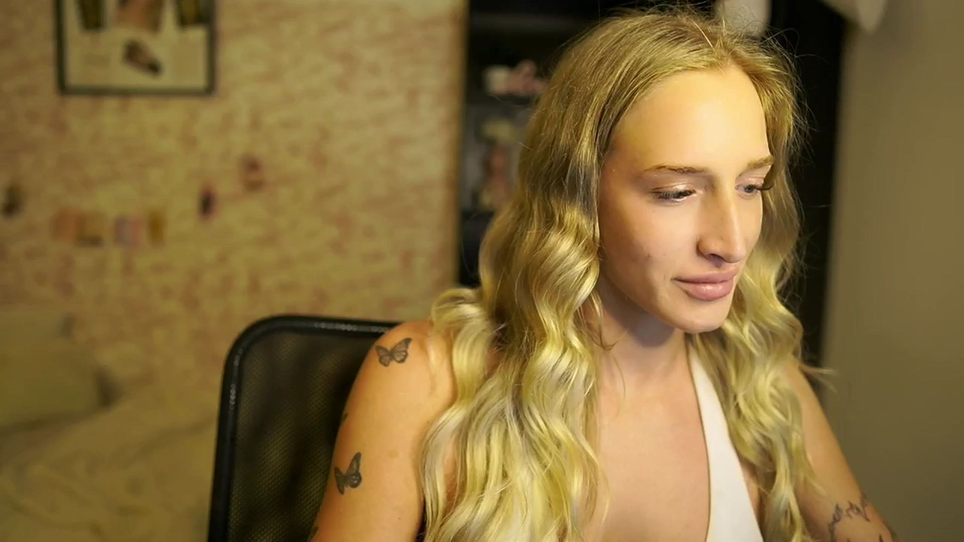 Gallery image thumbnail from NicoletteShea's myfreecams stream on, 10/17/2025, 13:21 image 3 of 20