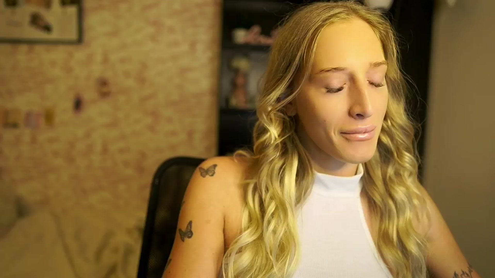 Gallery image thumbnail from NicoletteShea's myfreecams stream on, 10/18/2025, 07:40 image 9 of 20