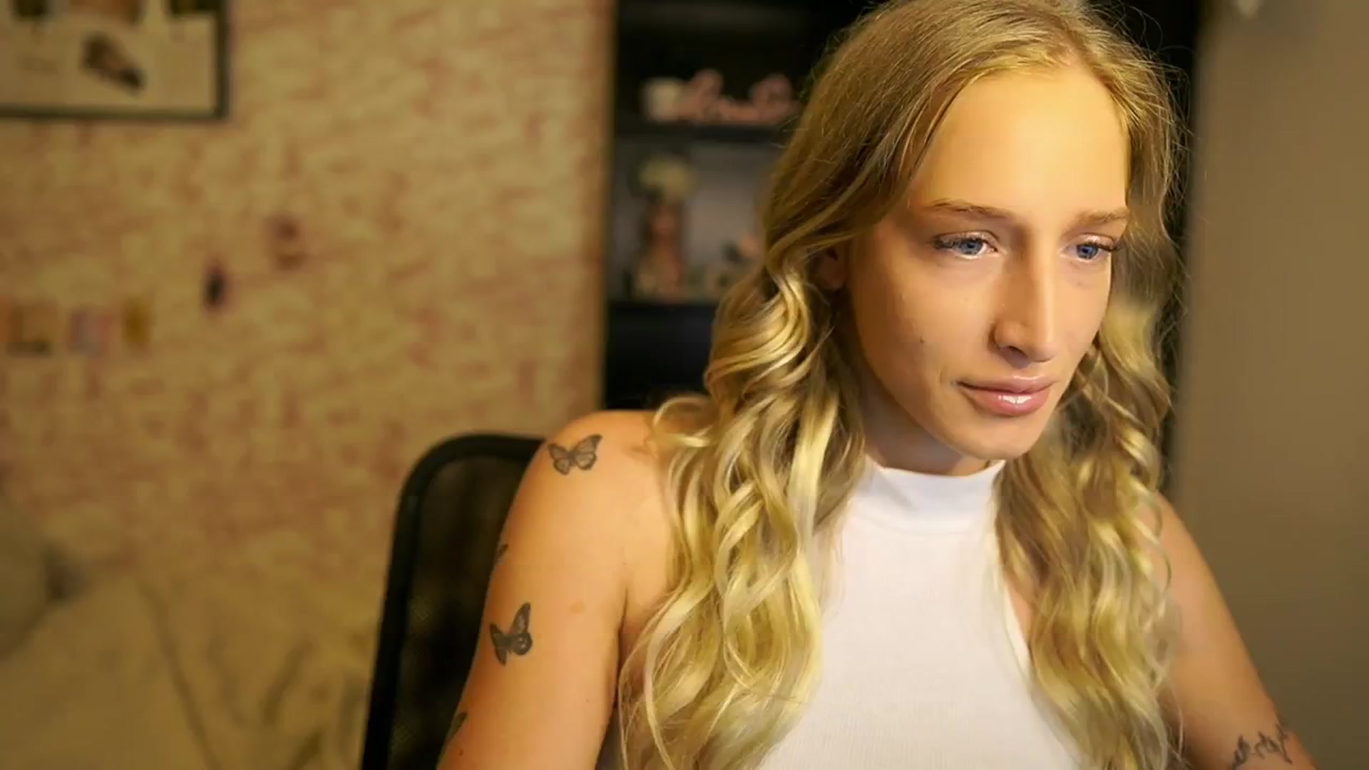 Gallery image thumbnail from NicoletteShea's myfreecams stream on, 10/18/2025, 07:40 image 4 of 20