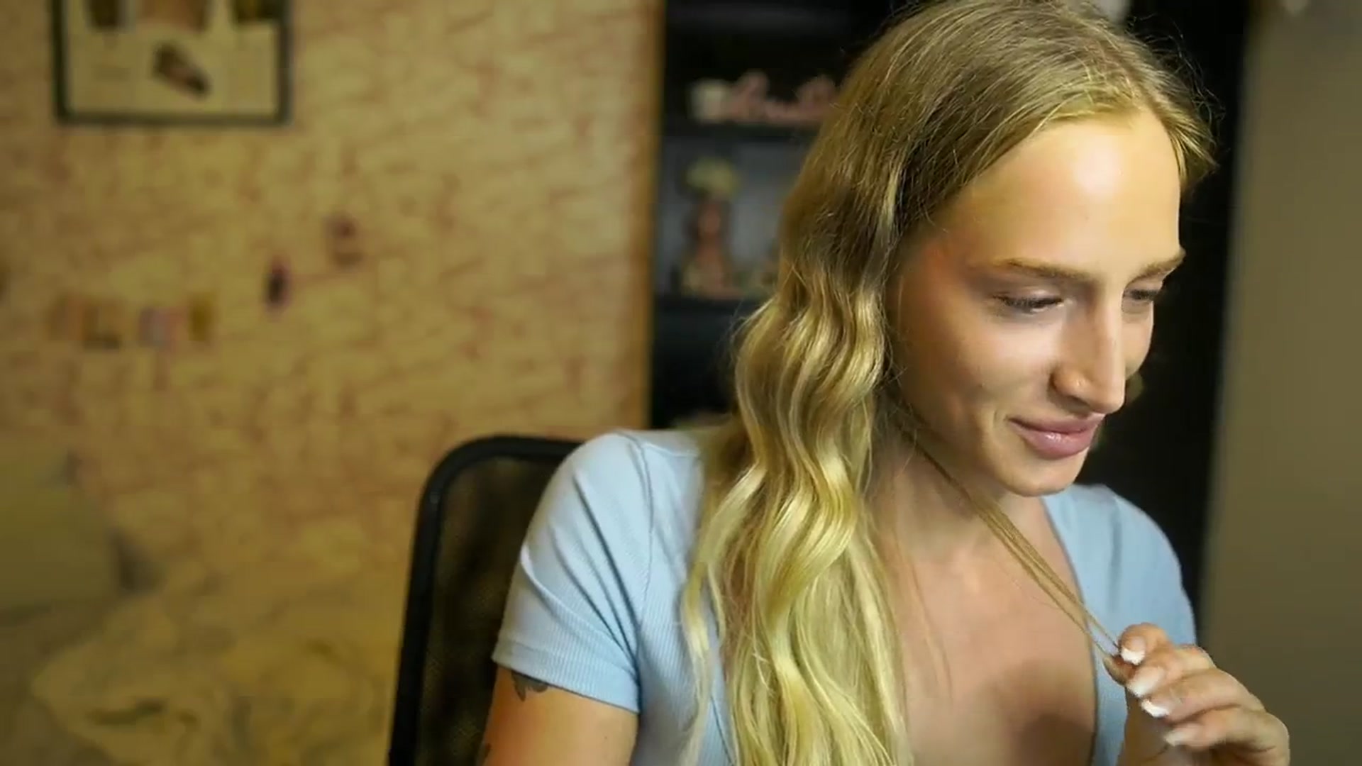 Gallery image thumbnail from NicoletteShea's myfreecams stream on, 10/19/2025, 18:15 image 10 of 20