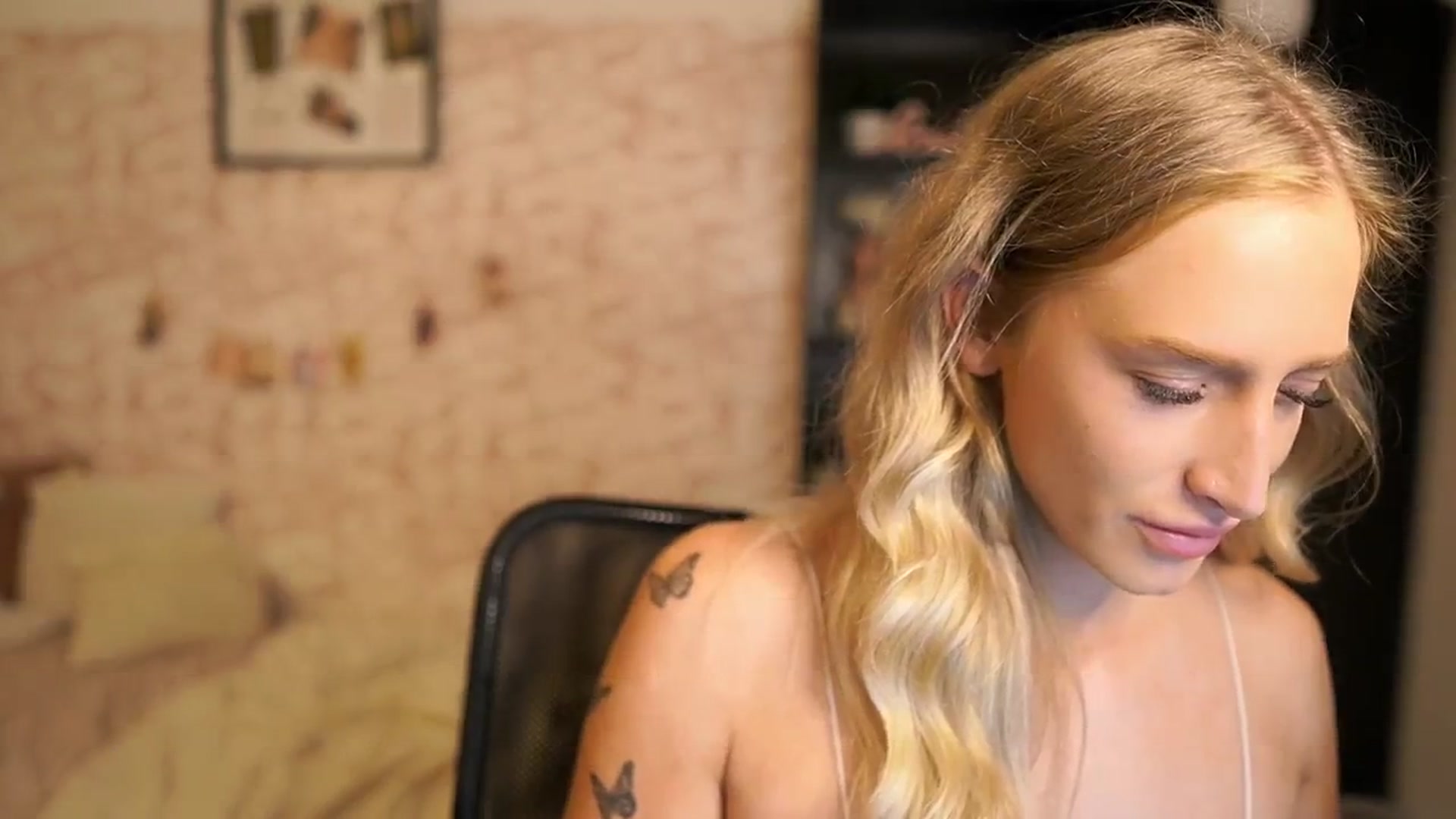 Gallery image thumbnail from NicoletteShea's myfreecams stream on, 10/25/2025, 10:46 image 14 of 20