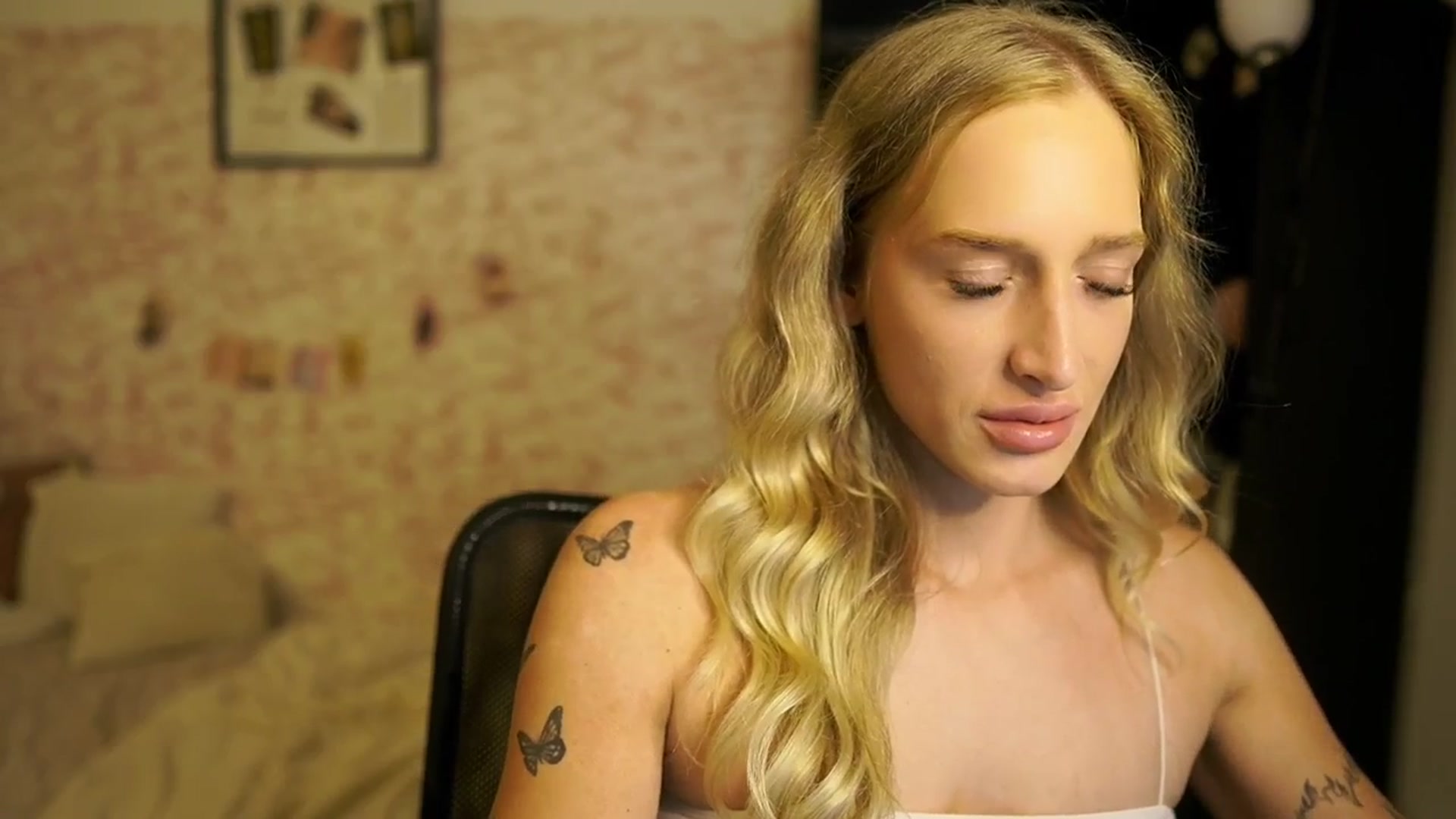 Gallery image thumbnail from NicoletteShea's myfreecams stream on, 10/25/2025, 10:46 image 15 of 20