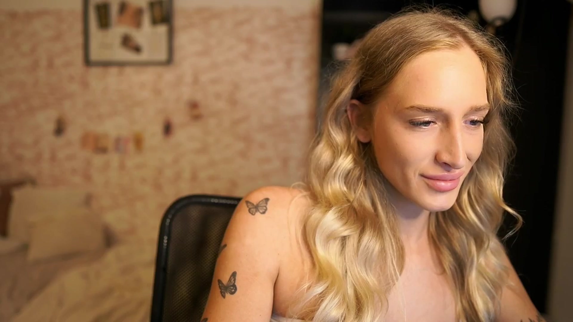 Gallery image thumbnail from NicoletteShea's myfreecams stream on, 10/25/2025, 10:46 image 10 of 20