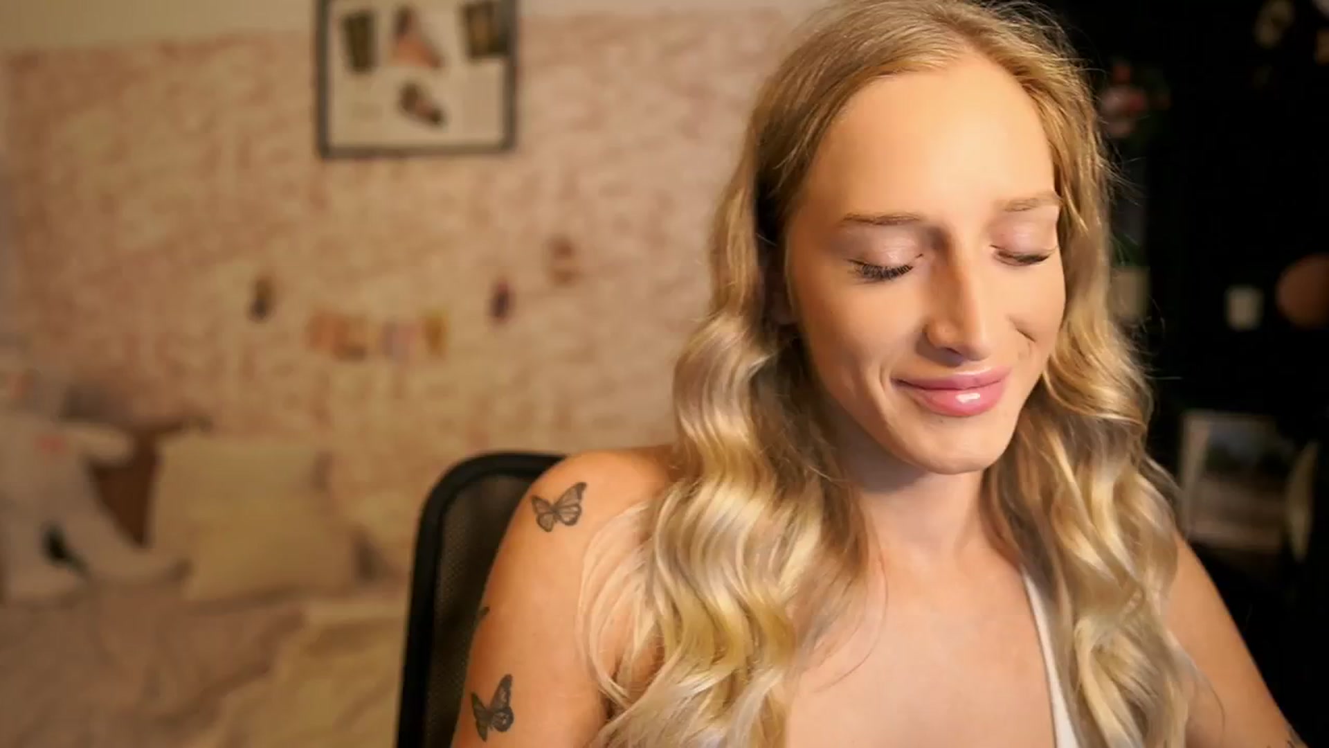 Gallery image thumbnail from NicoletteShea's myfreecams stream on, 10/28/2025, 10:32 image 4 of 20