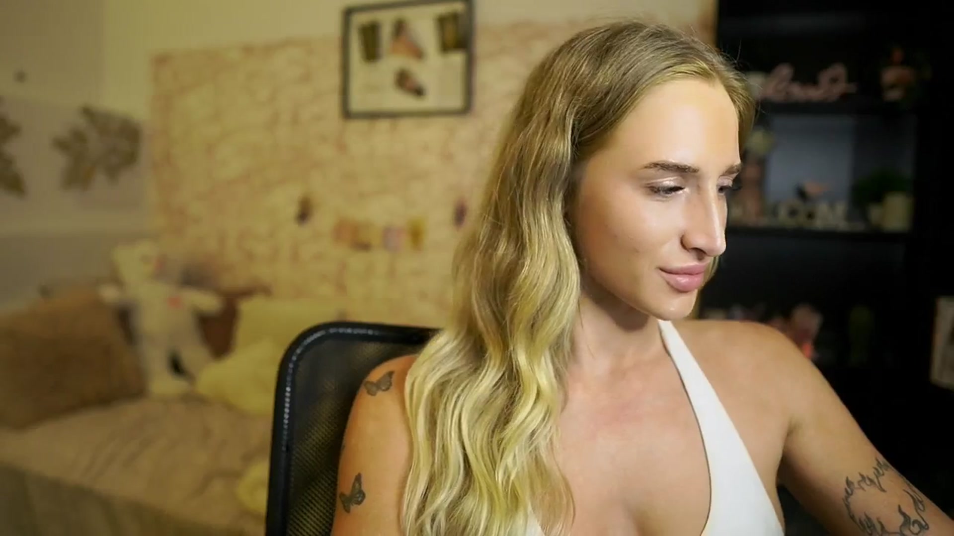 Gallery image thumbnail from NicoletteShea's myfreecams stream on, 10/30/2025, 13:21 image 14 of 20
