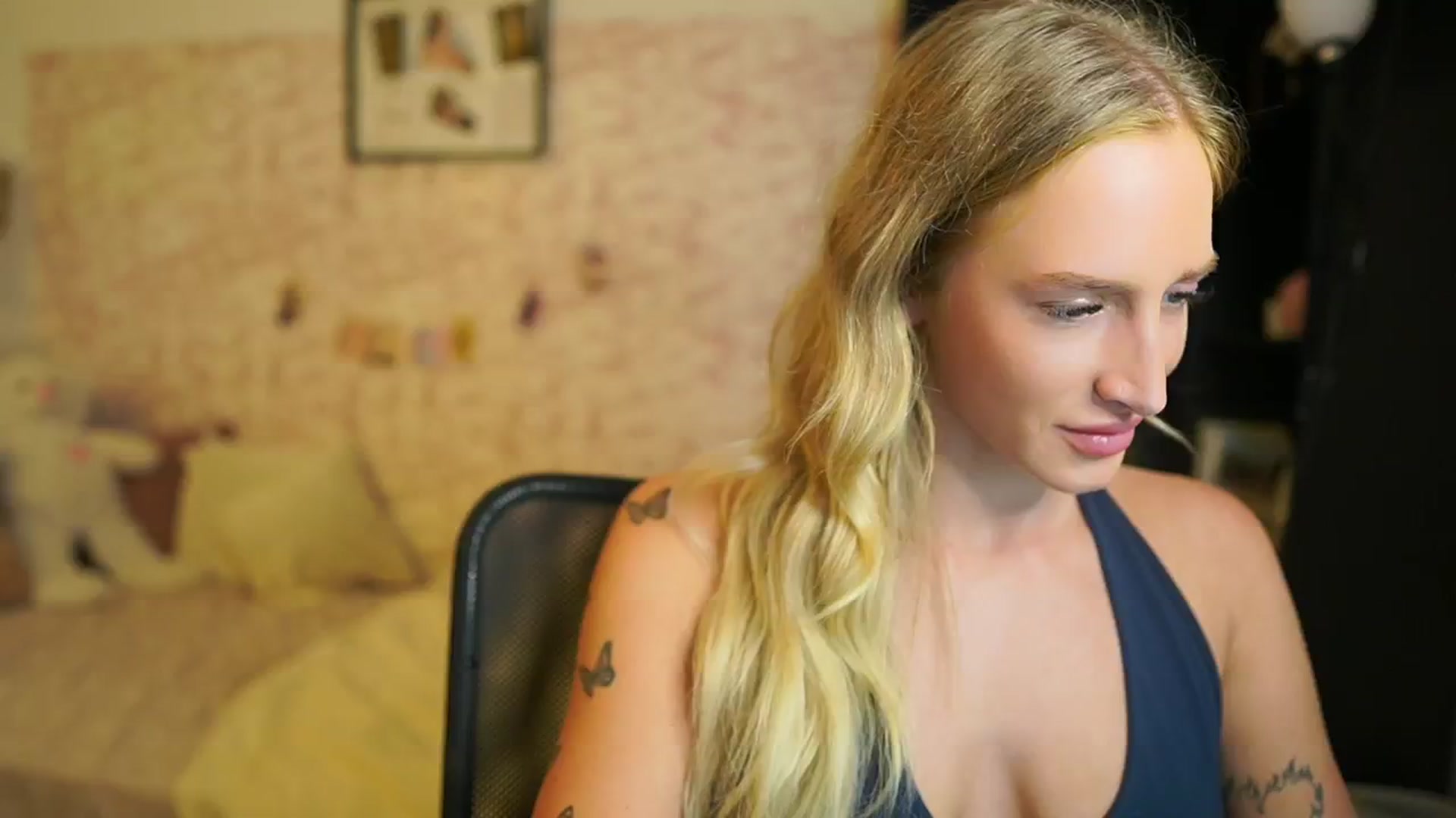 Gallery image thumbnail from NicoletteShea's myfreecams stream on, 11/12/2025, 11:13 image 7 of 20
