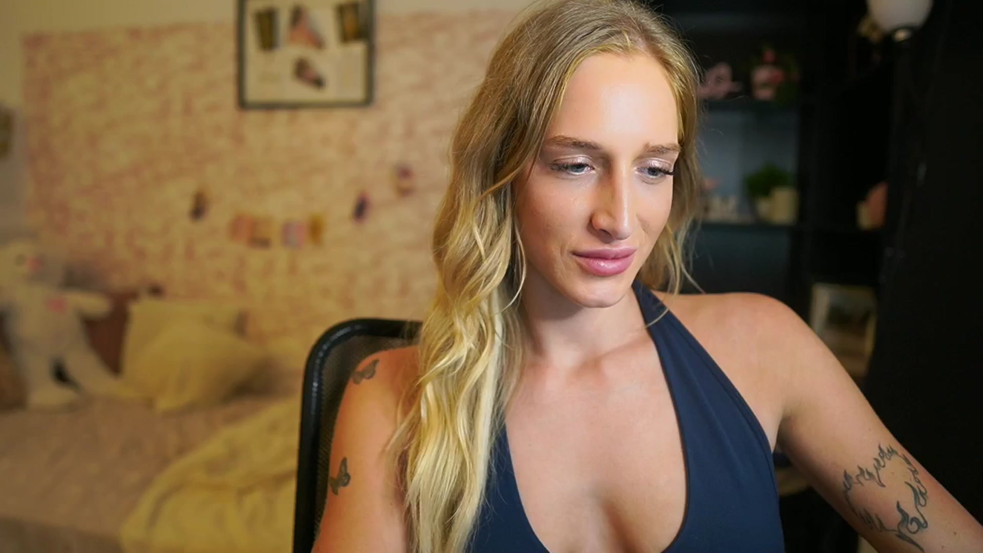 Gallery image thumbnail from NicoletteShea's myfreecams stream on, 11/12/2025, 12:53 image 3 of 20